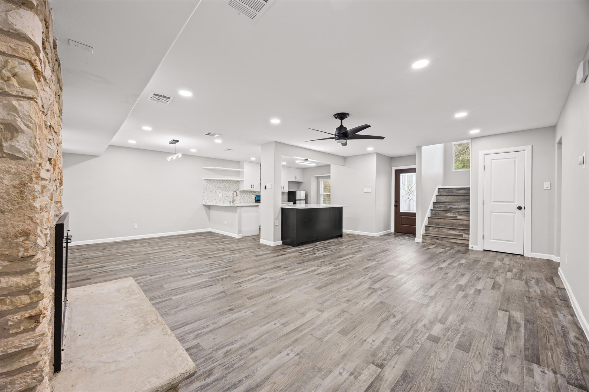 8207 Beaver Brook Ln, Austin, TX 78748