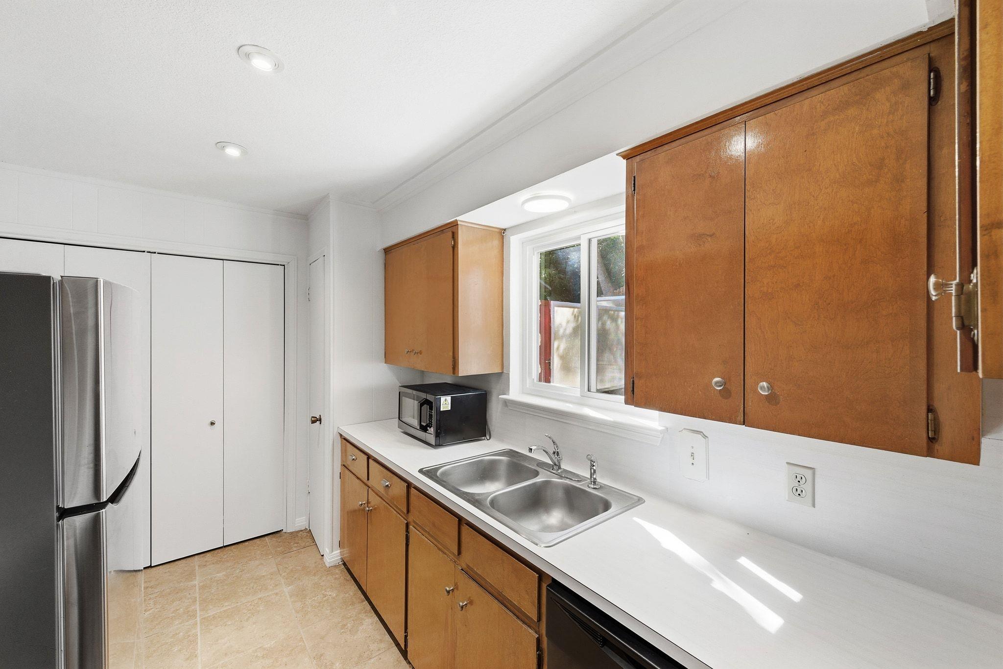 6210 Shadow Valley Dr # B, Austin, TX 78731