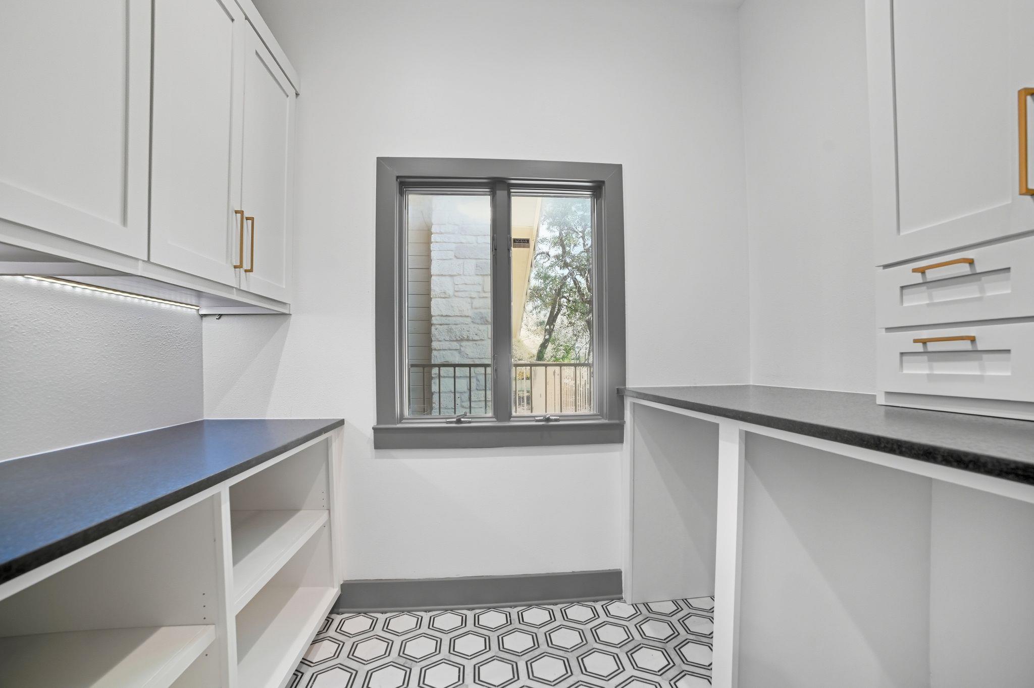 2700 Marina Shores Dr, Spicewood, TX 78669