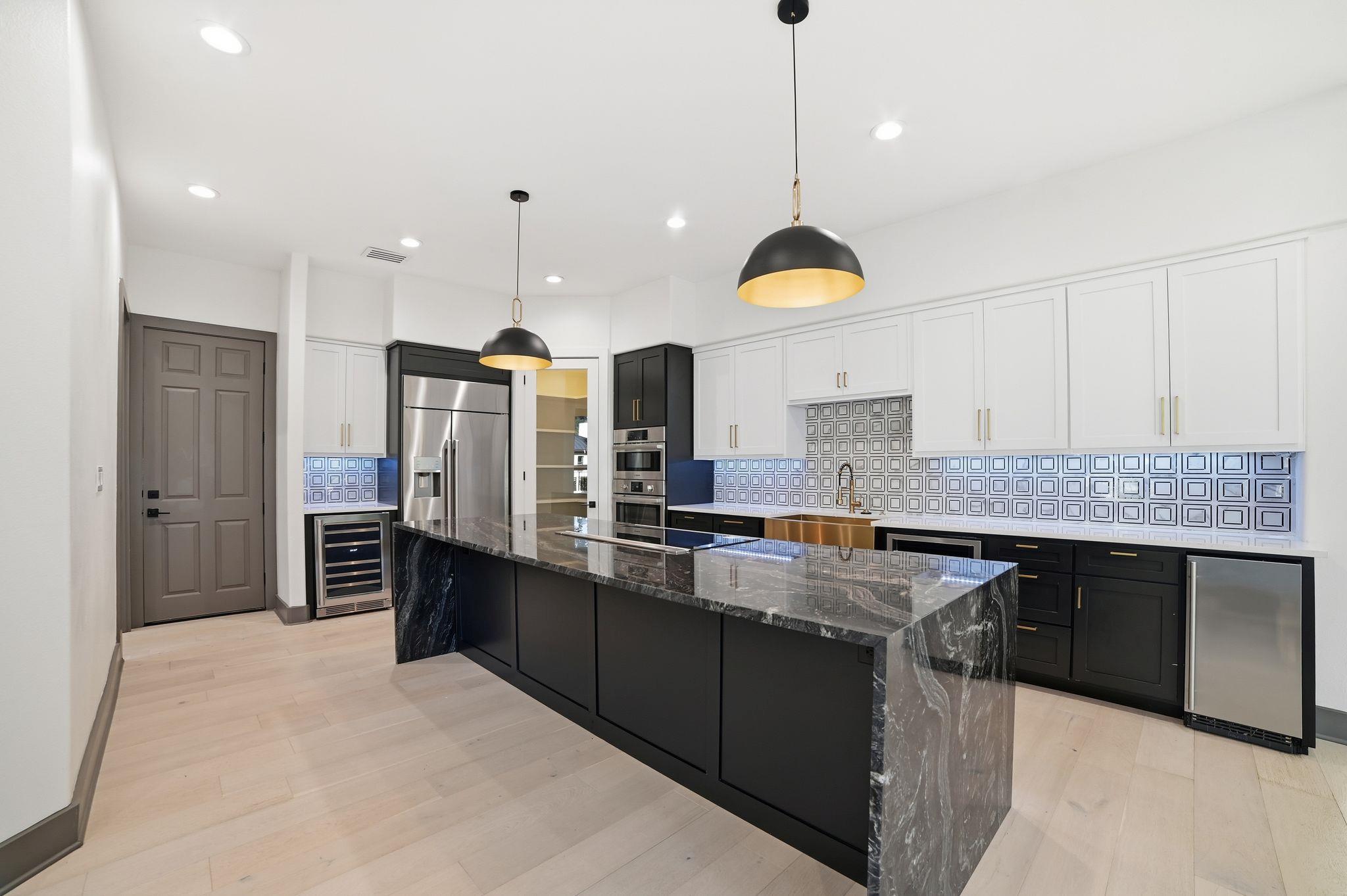 2700 Marina Shores Dr, Spicewood, TX 78669