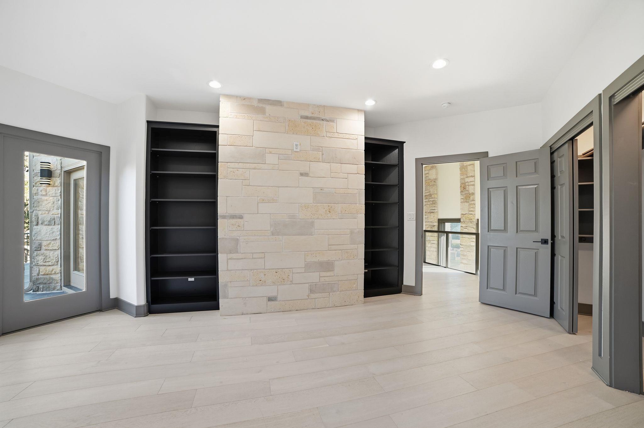 2700 Marina Shores Dr, Spicewood, TX 78669