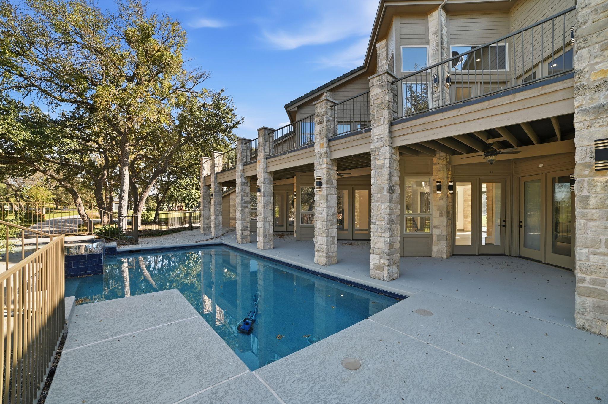 2700 Marina Shores Dr, Spicewood, TX 78669