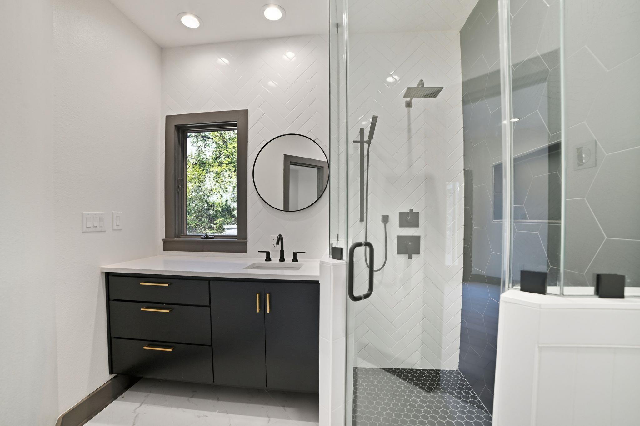 2700 Marina Shores Dr, Spicewood, TX 78669