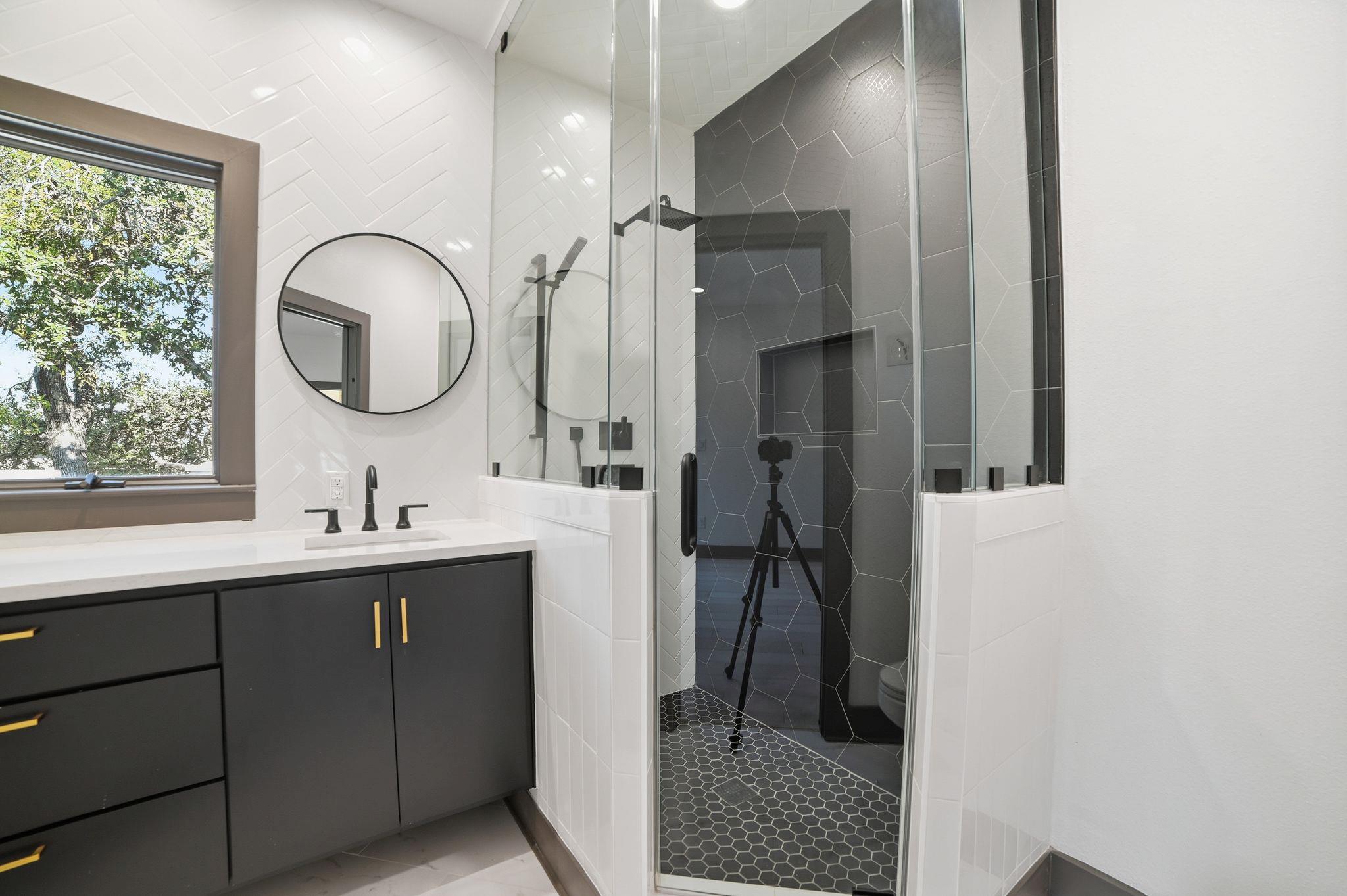 2700 Marina Shores Dr, Spicewood, TX 78669