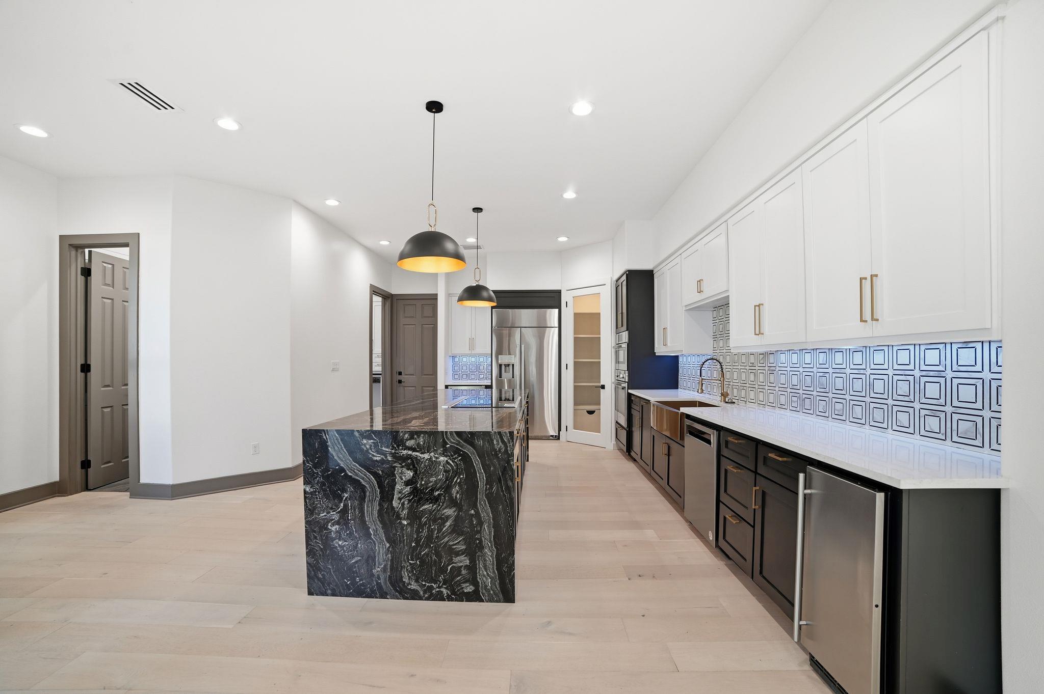 2700 Marina Shores Dr, Spicewood, TX 78669