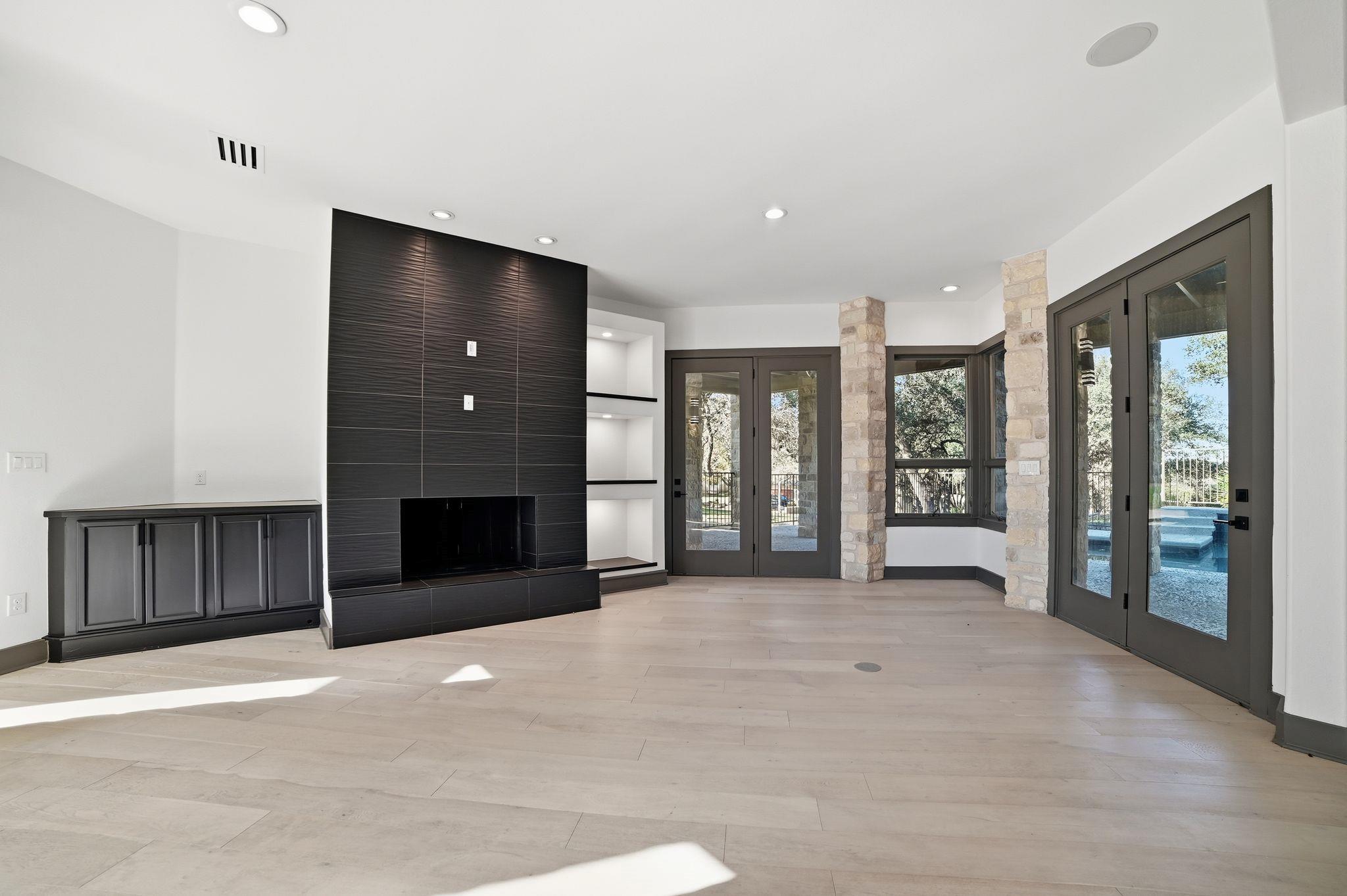 2700 Marina Shores Dr, Spicewood, TX 78669