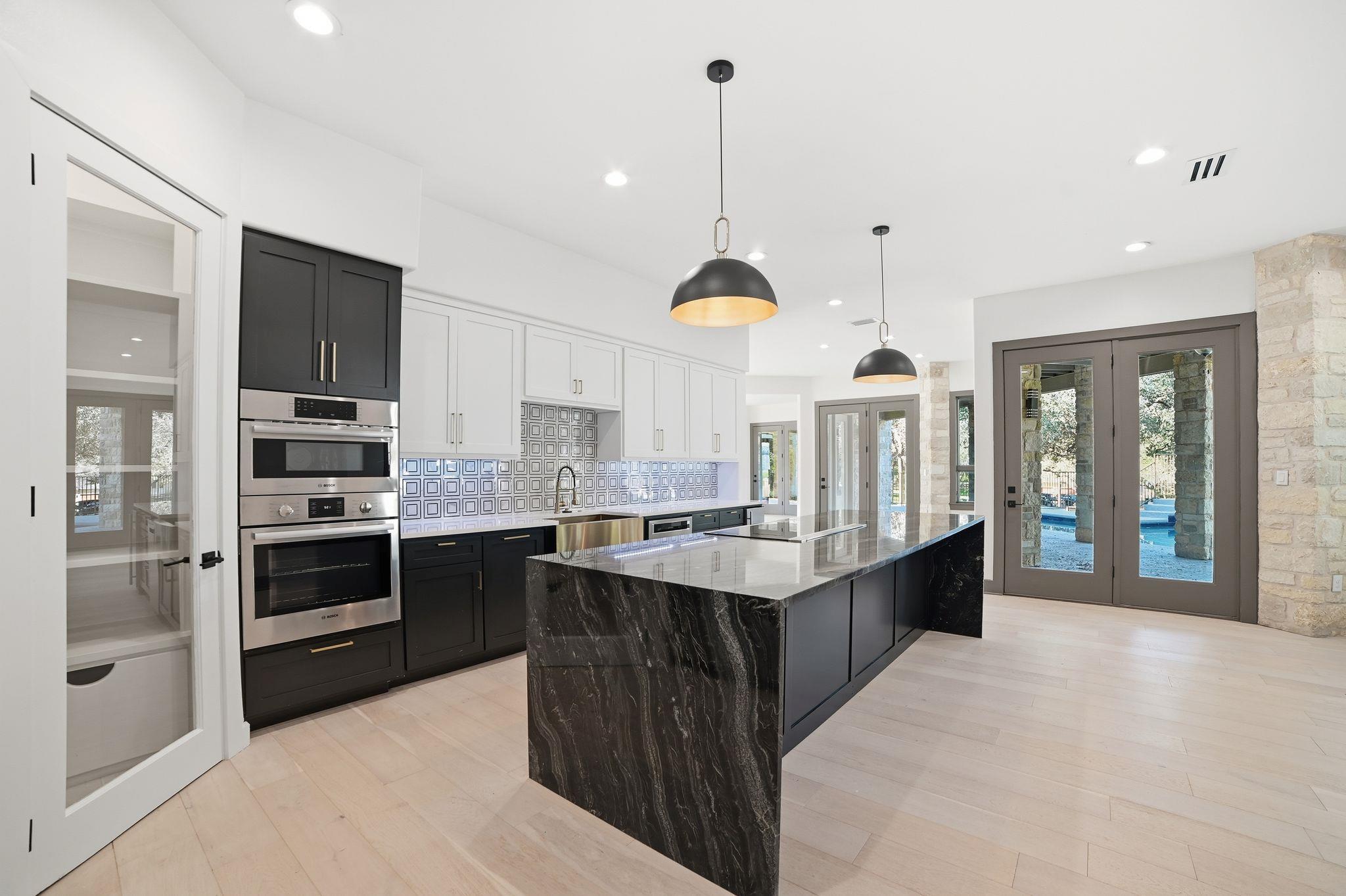 2700 Marina Shores Dr, Spicewood, TX 78669