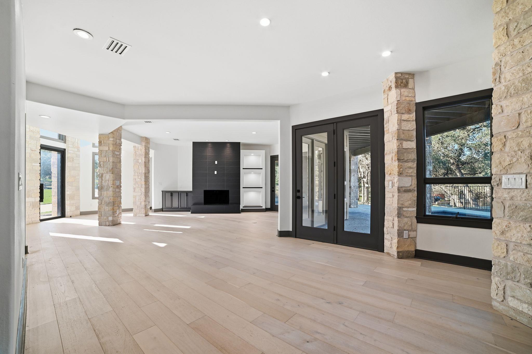 2700 Marina Shores Dr, Spicewood, TX 78669