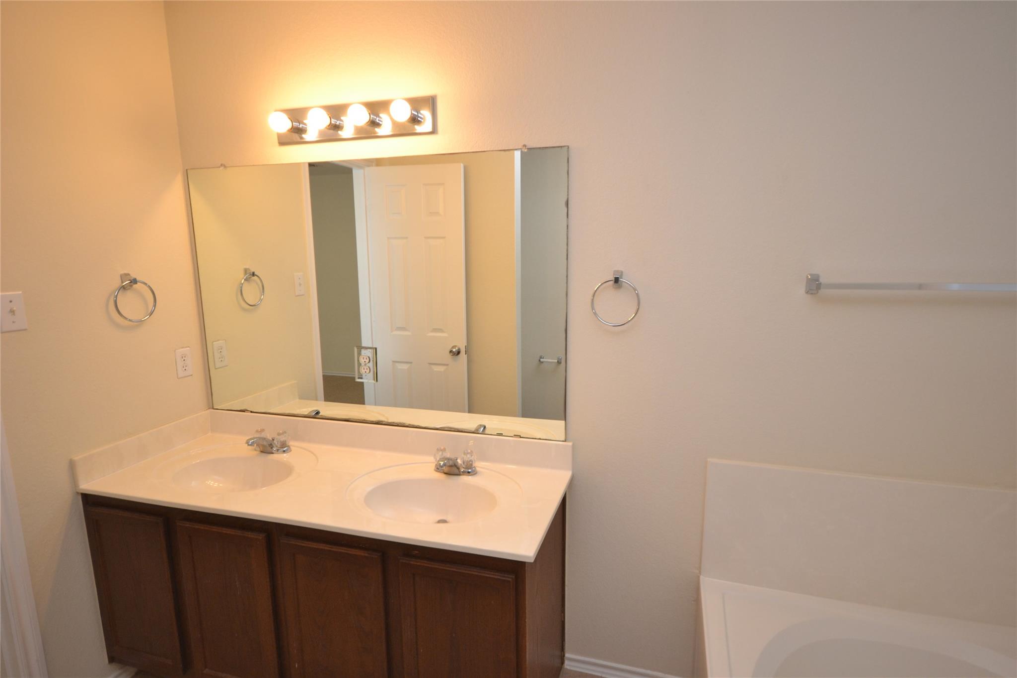 114 Washington Square Dr, Leander, TX 78641