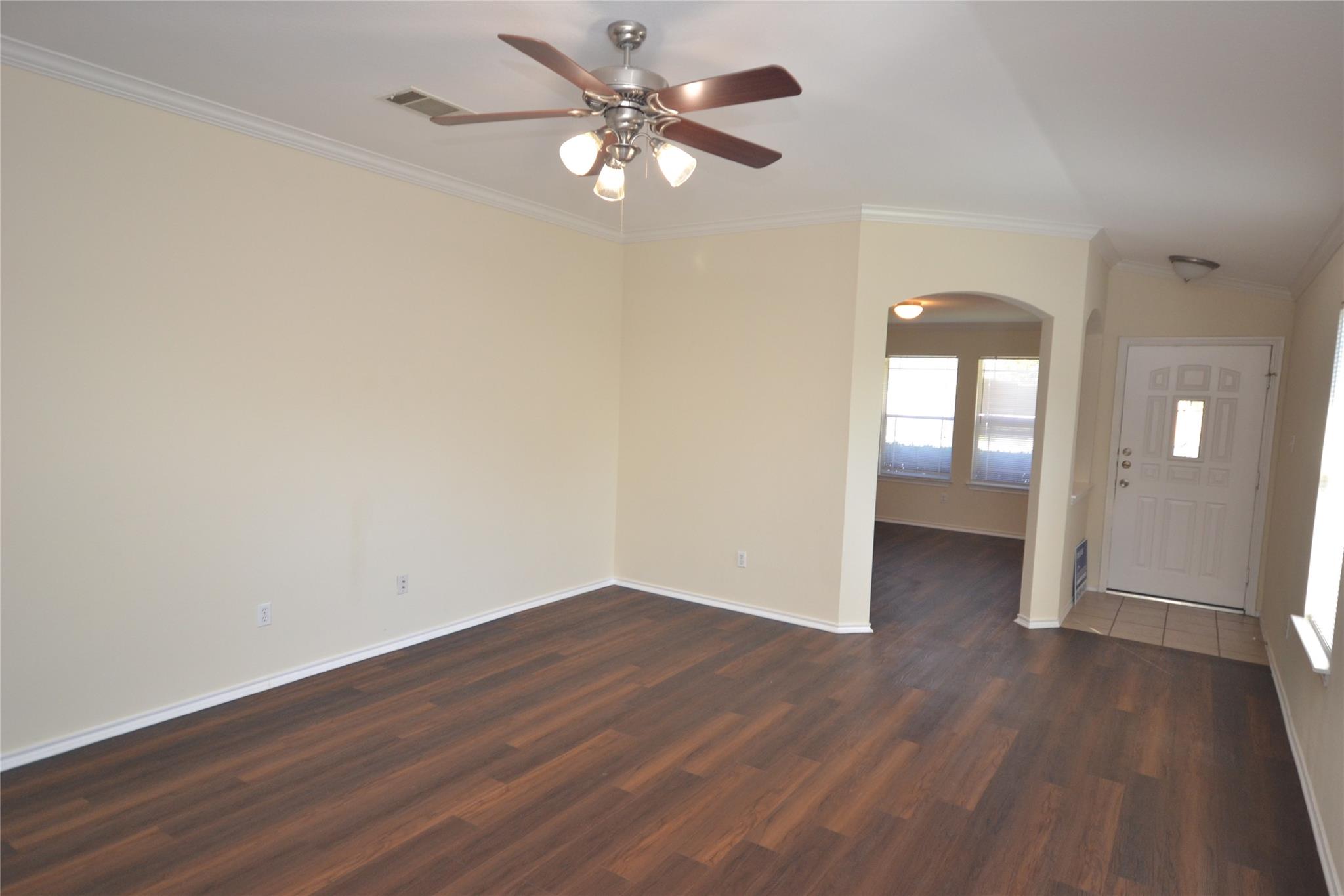 114 Washington Square Dr, Leander, TX 78641