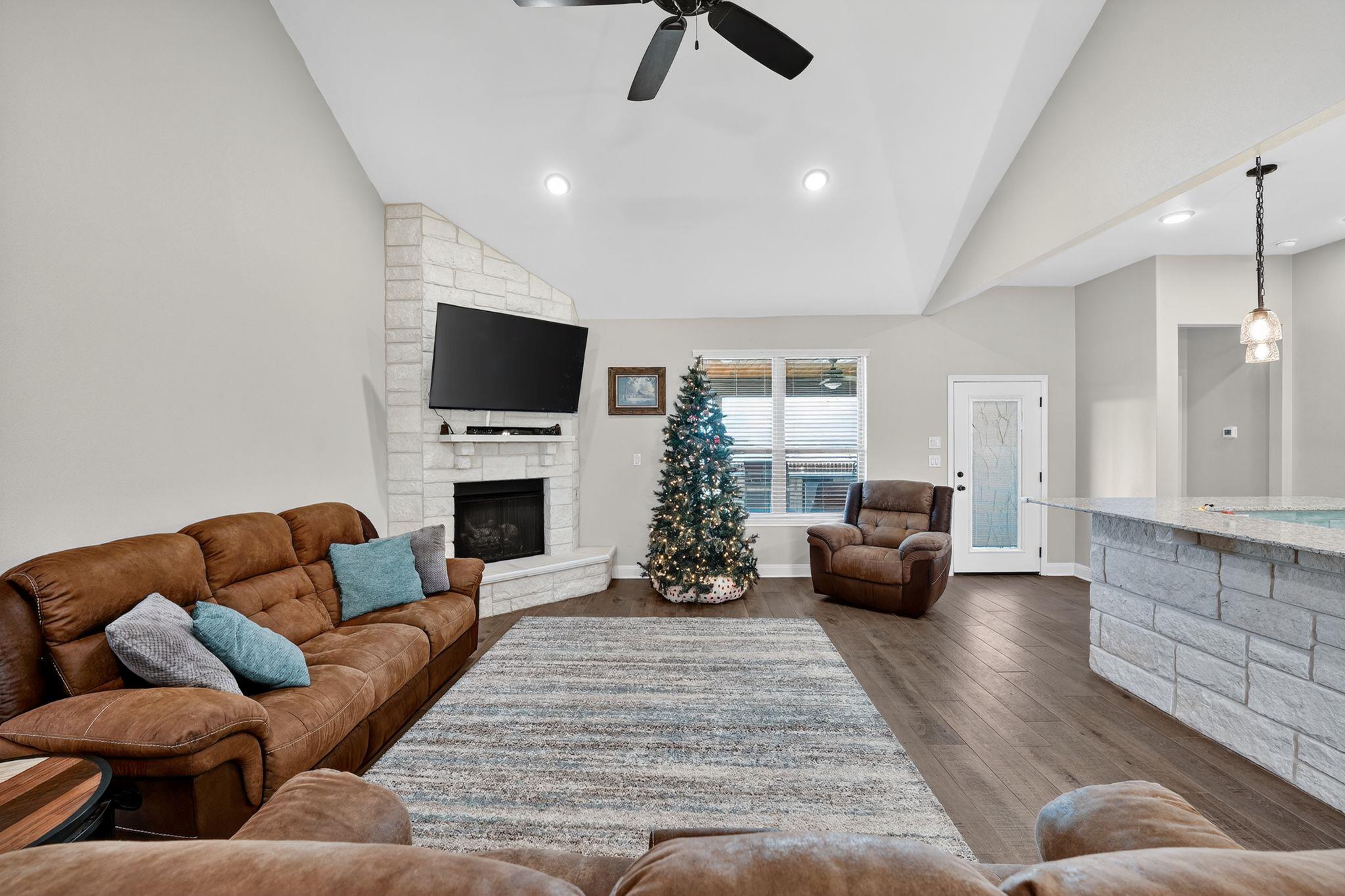 305 Western Sky Trl, Jarrell, TX 76537