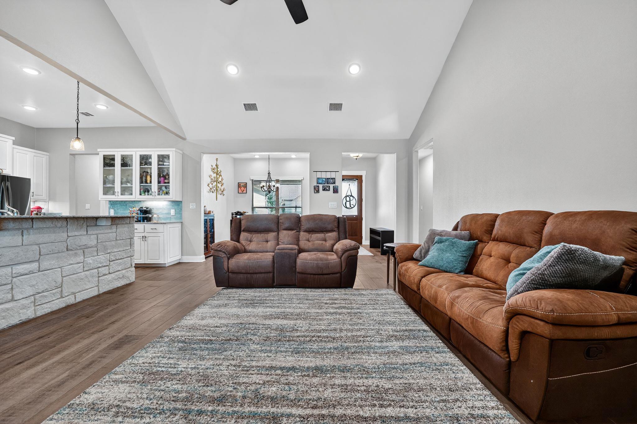 305 Western Sky Trl, Jarrell, TX 76537