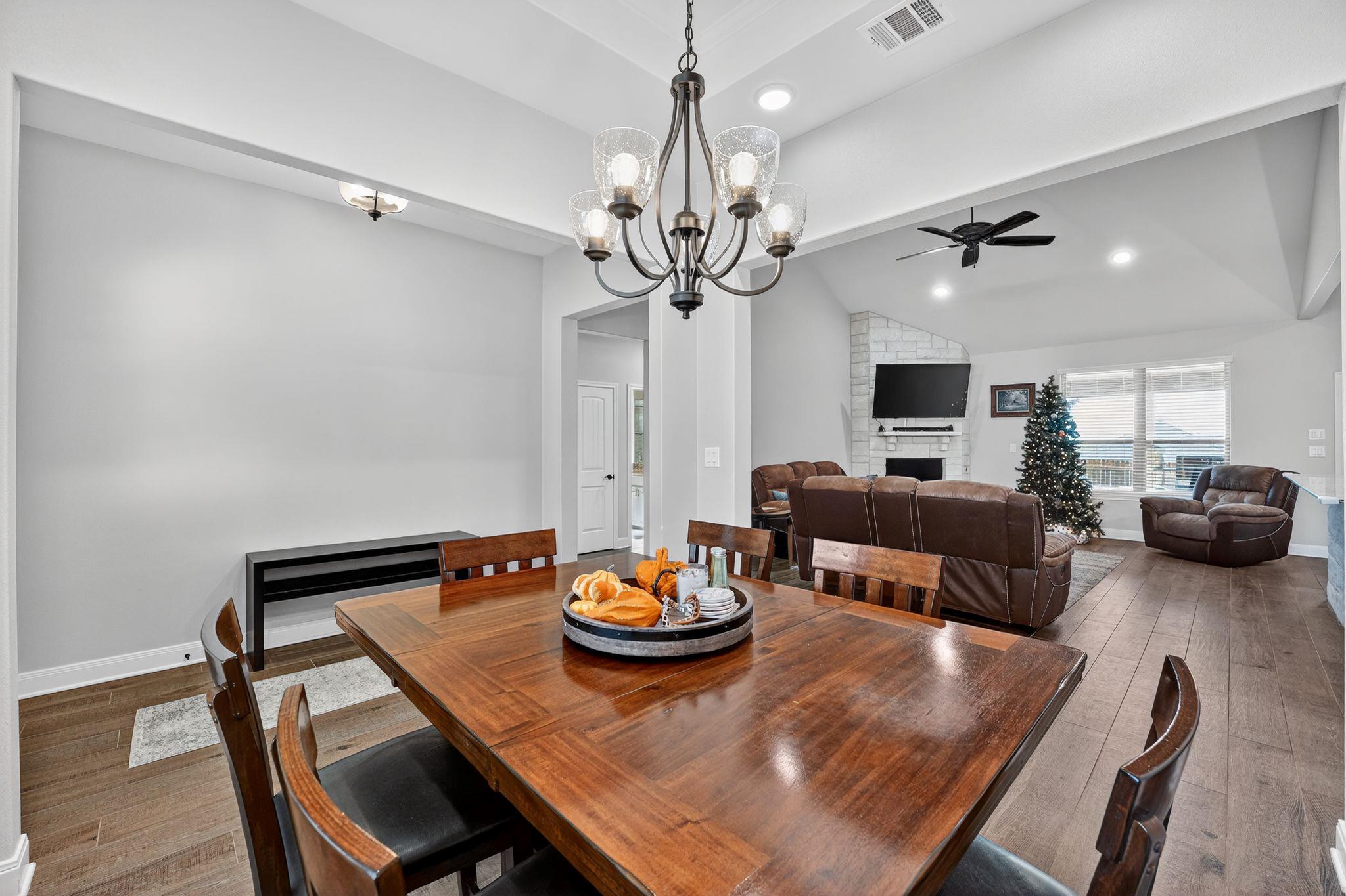 305 Western Sky Trl, Jarrell, TX 76537