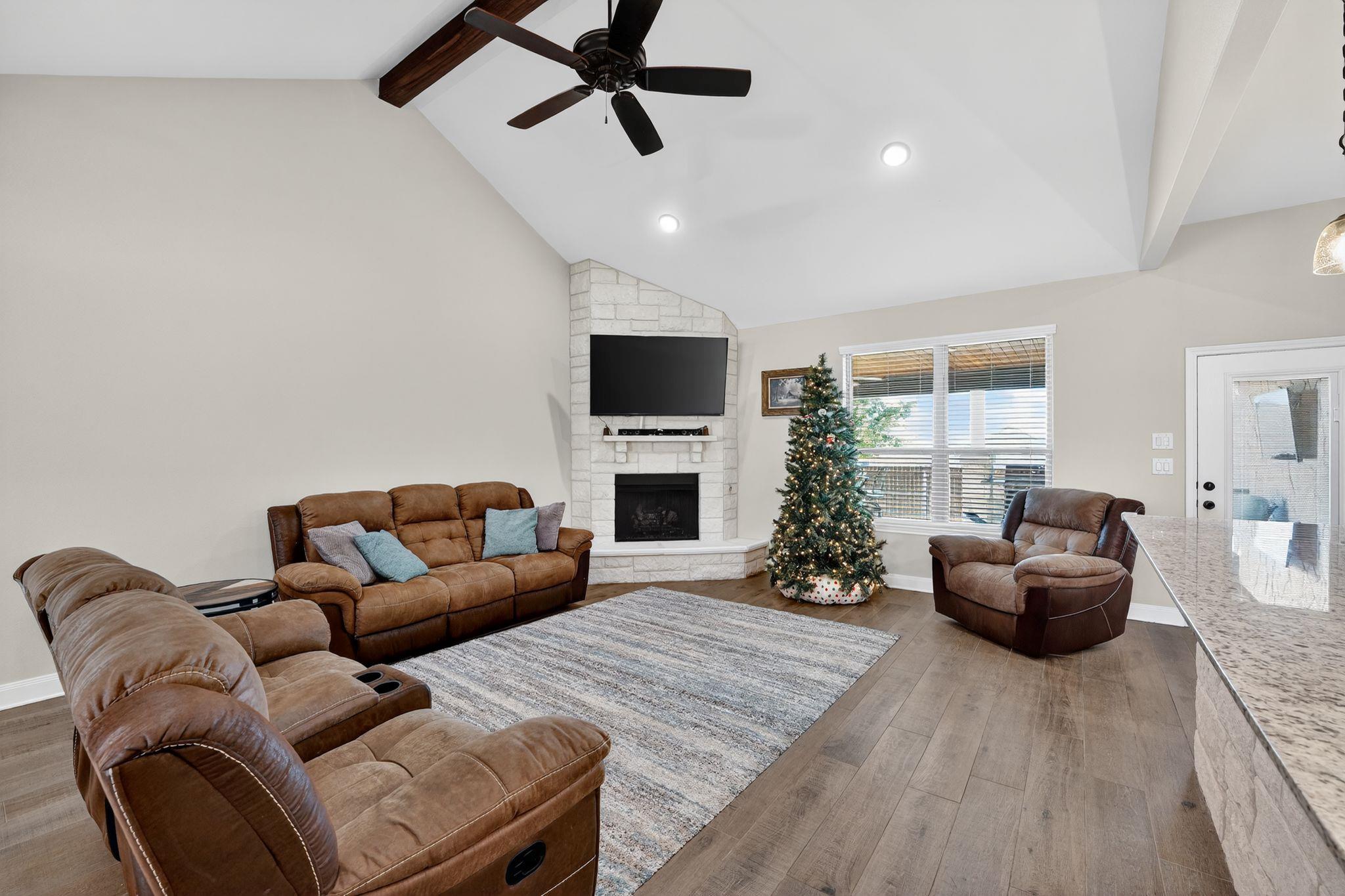 305 Western Sky Trl, Jarrell, TX 76537