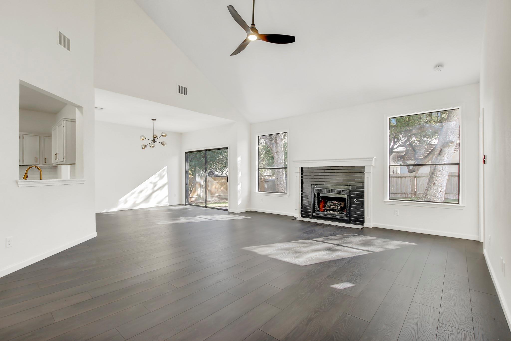 7401 Whistlestop Dr, Austin, TX 78749