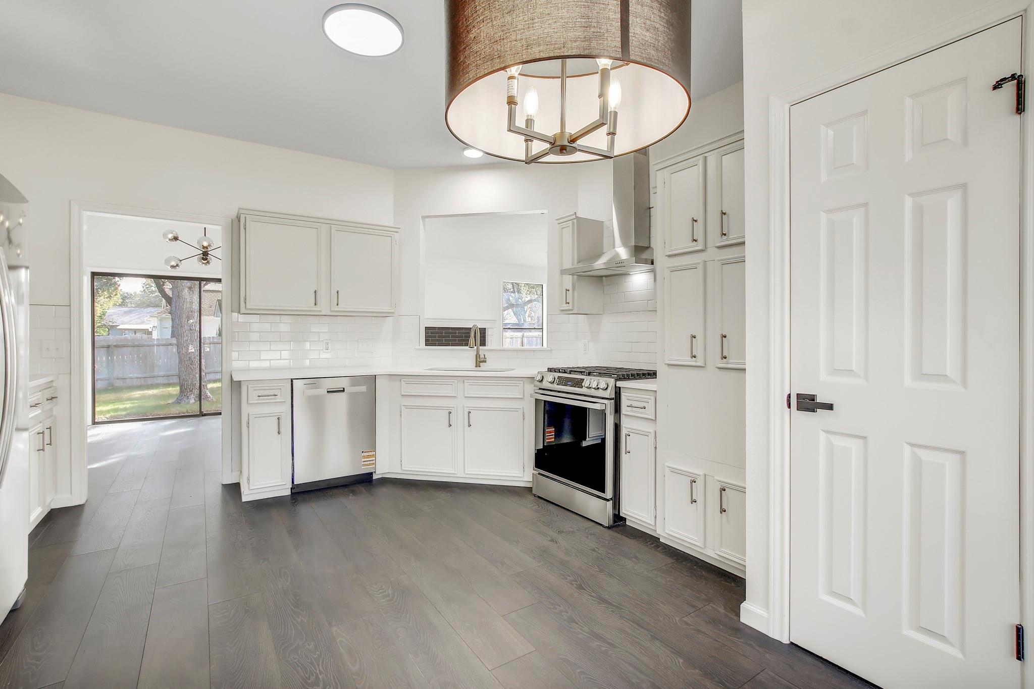 7401 Whistlestop Dr, Austin, TX 78749