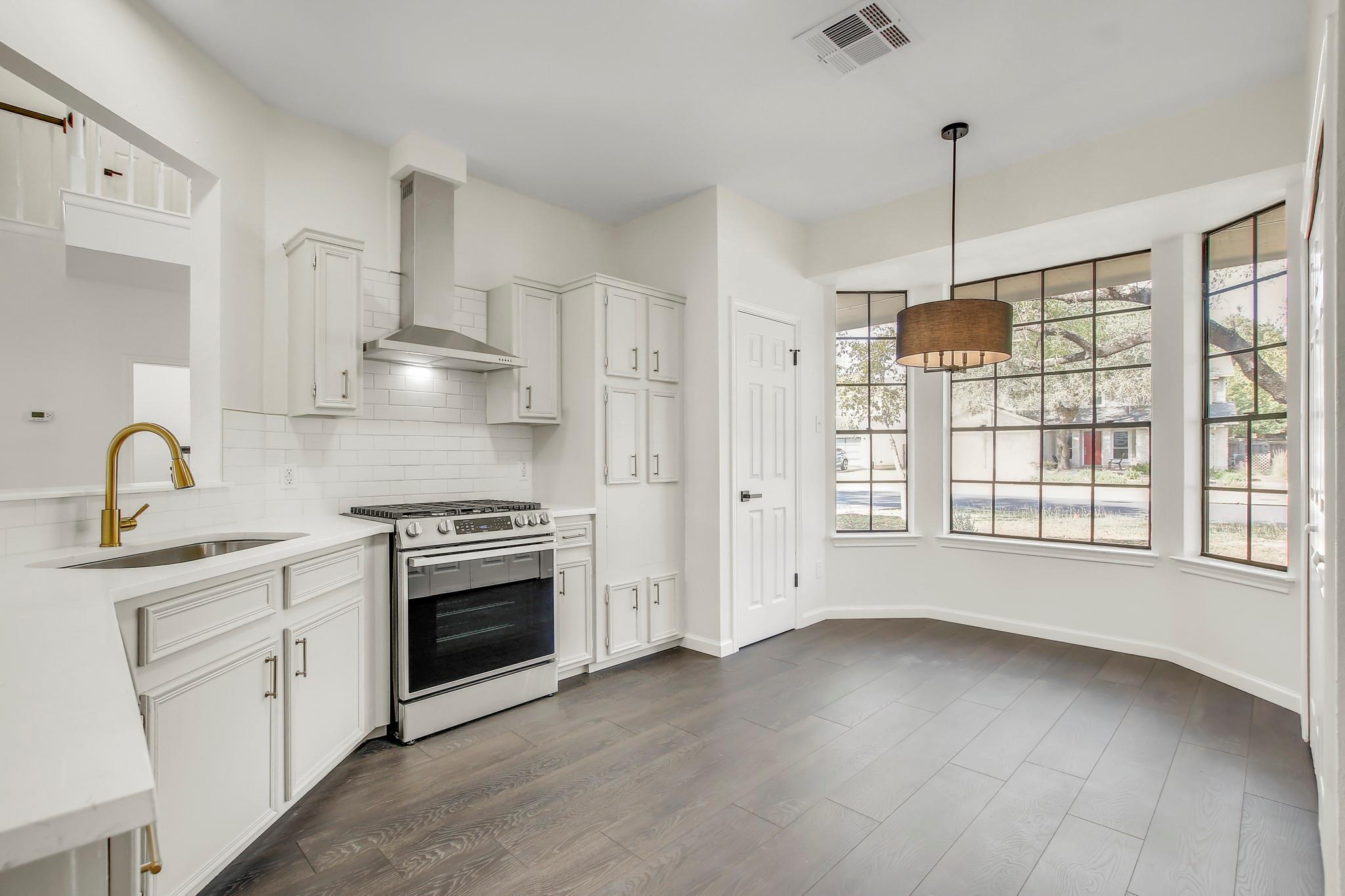 7401 Whistlestop Dr, Austin, TX 78749