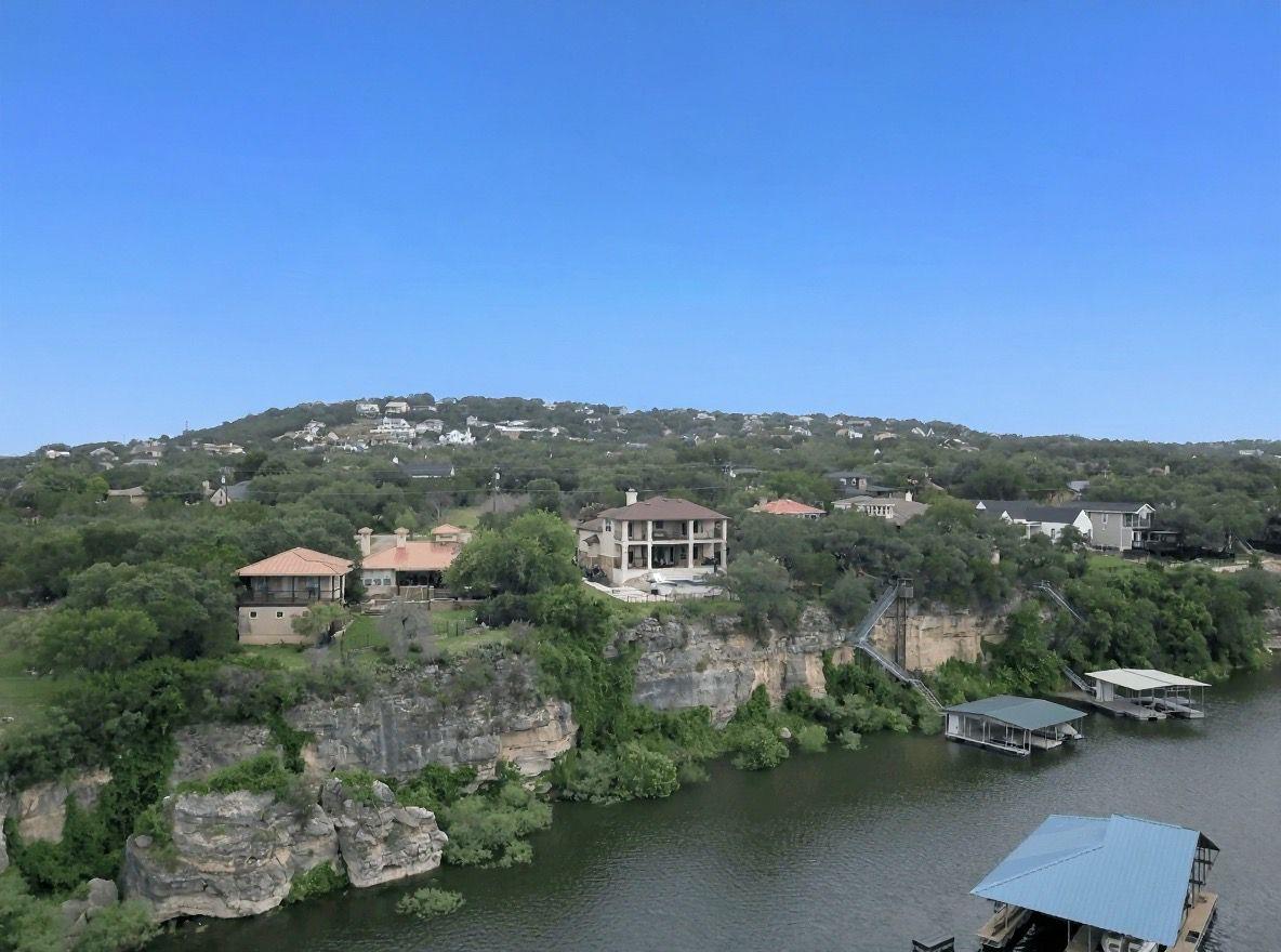 22000 Briarcliff Dr, Spicewood, TX 78669