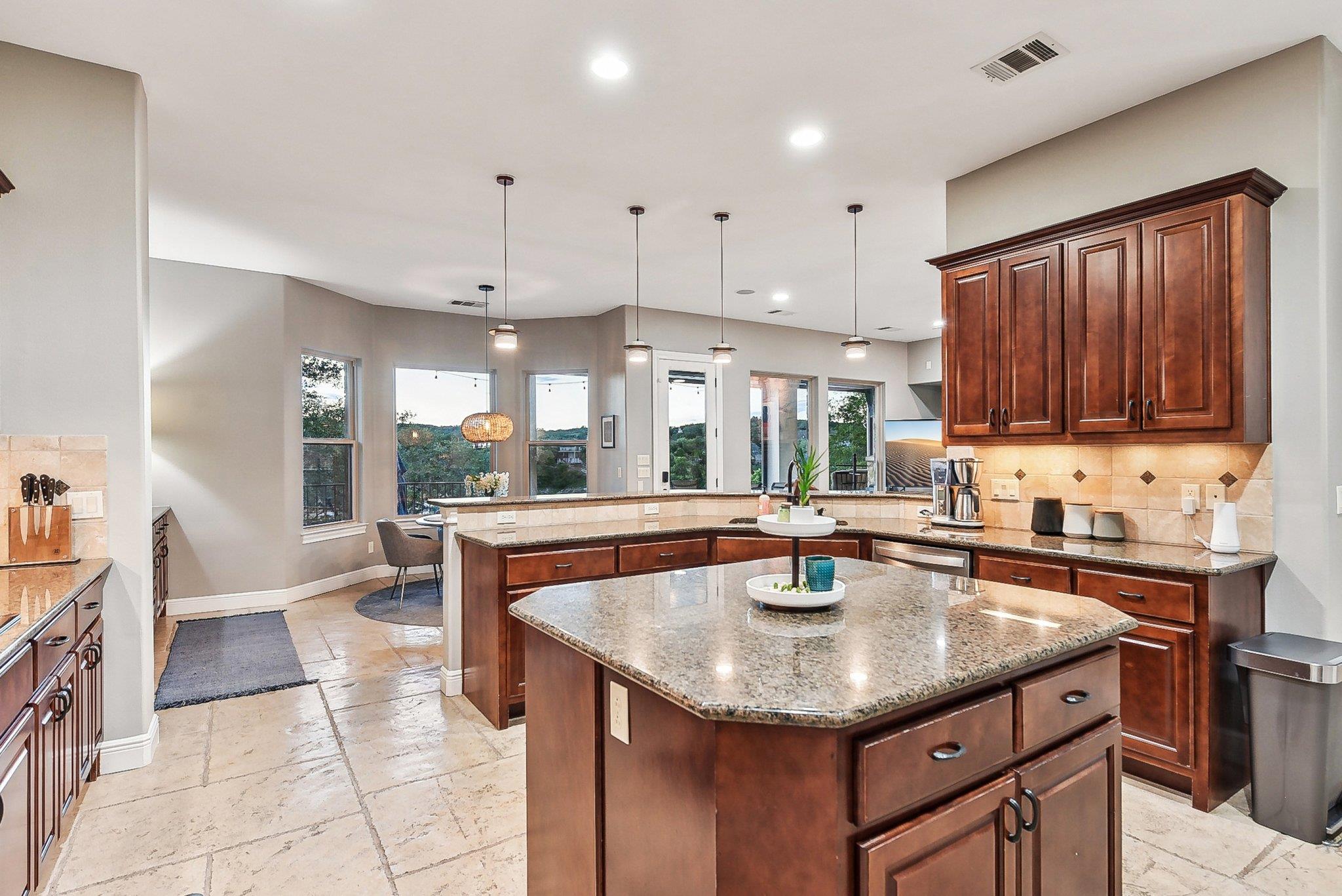 22000 Briarcliff Dr, Spicewood, TX 78669