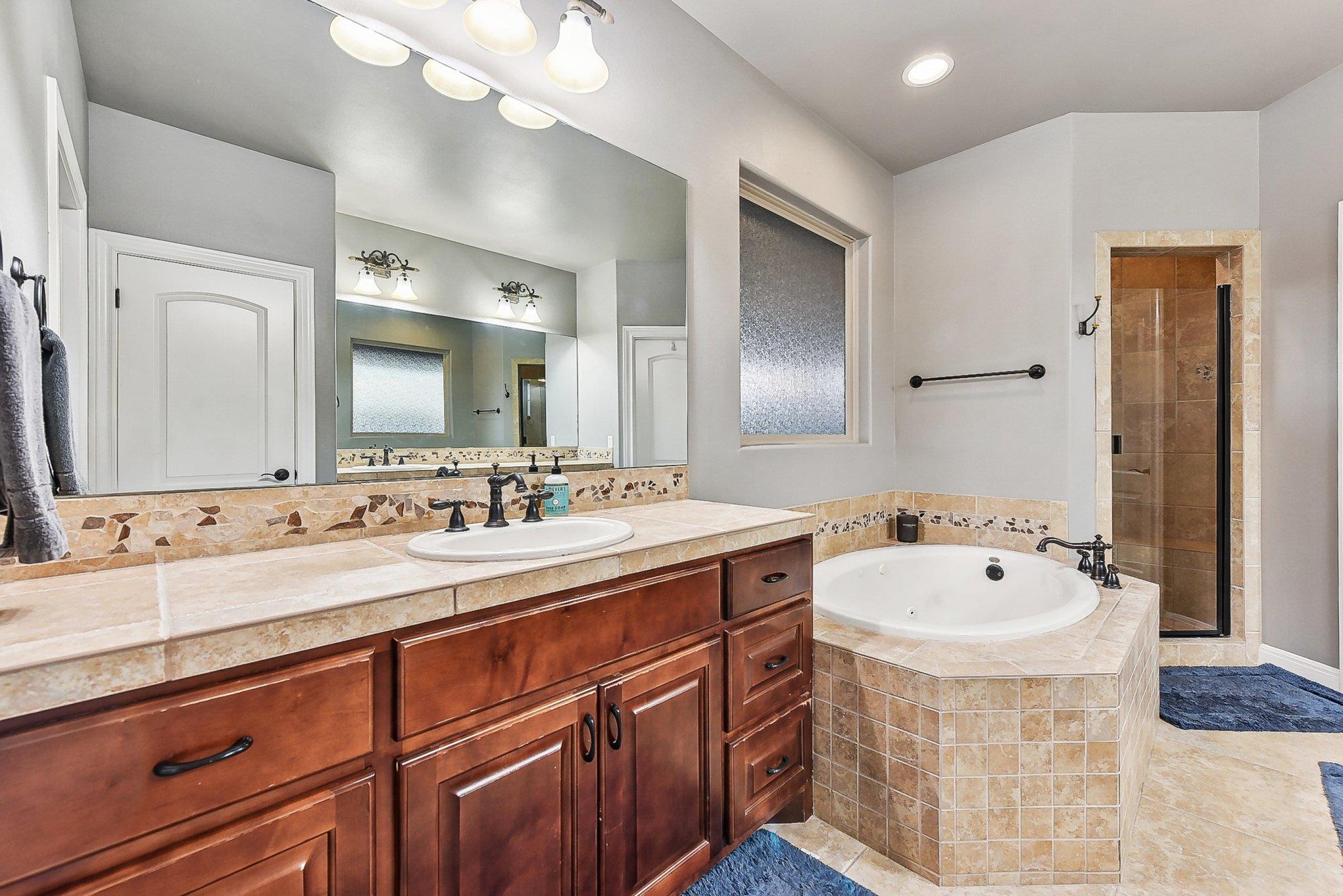 22000 Briarcliff Dr, Spicewood, TX 78669