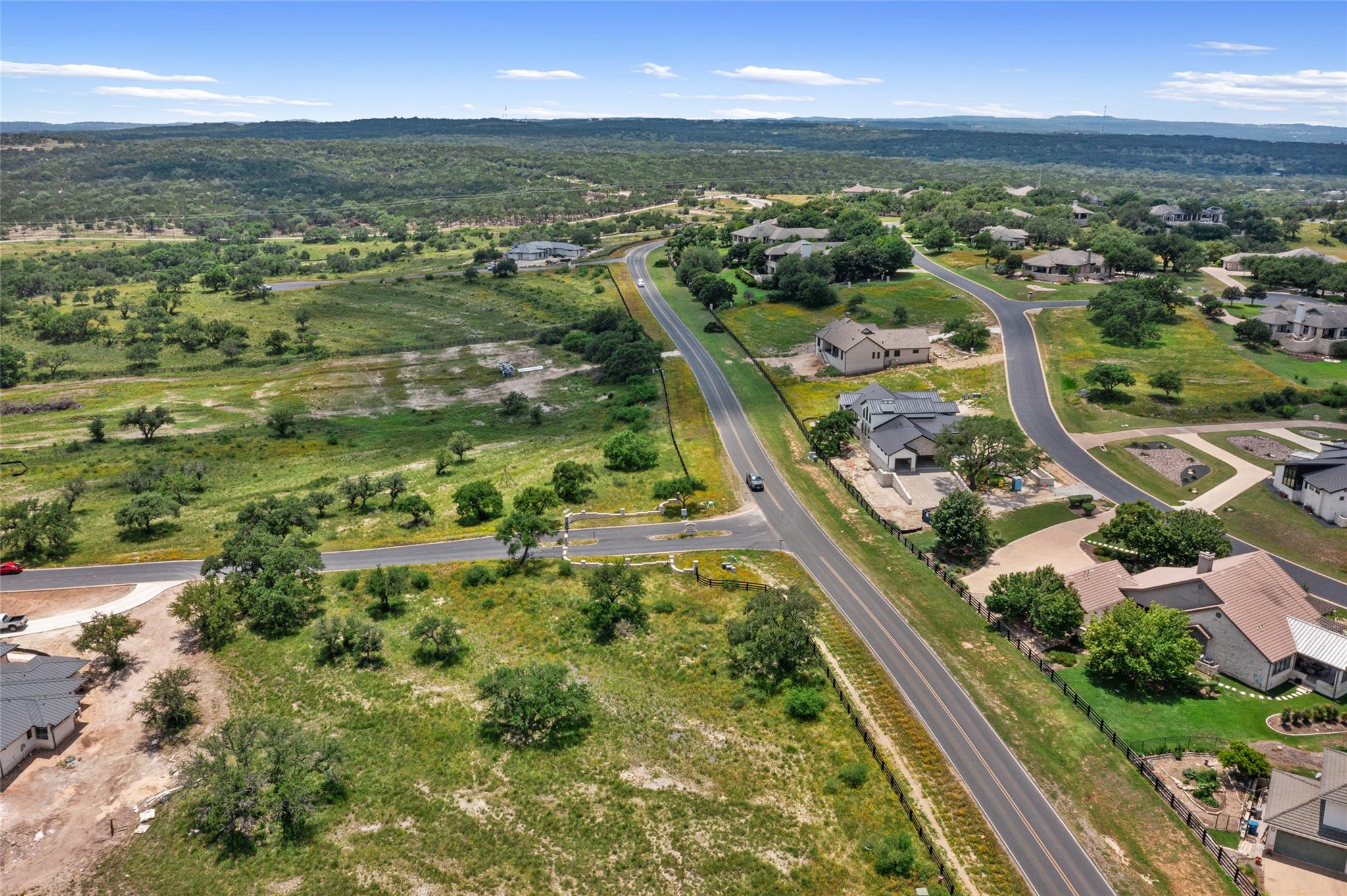 1008 Starlight Canyon Ct, Spicewood, TX 78669