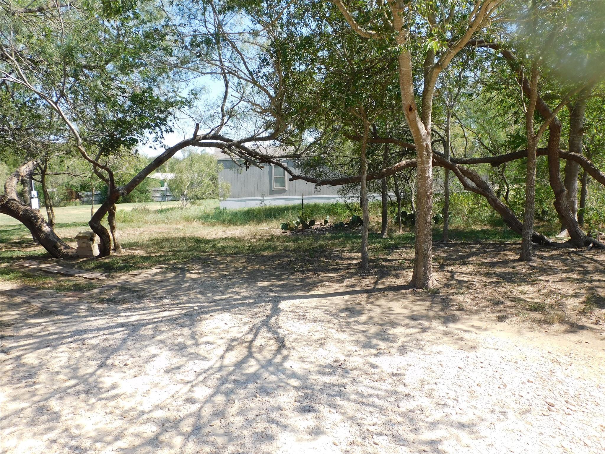 136 Bullfrog Holler Rd, Dale, TX 78616