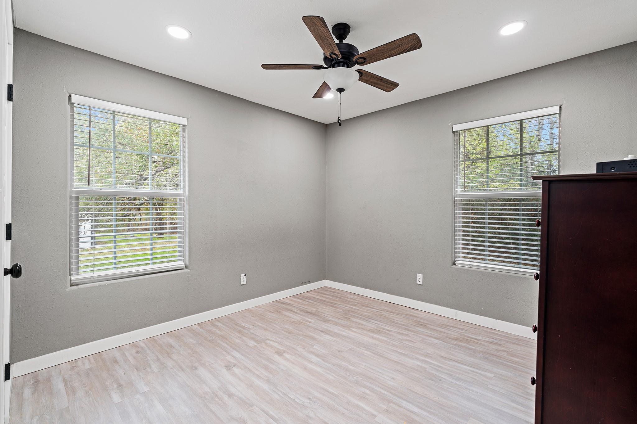 805 Hickory St, Rockdale, TX 76567