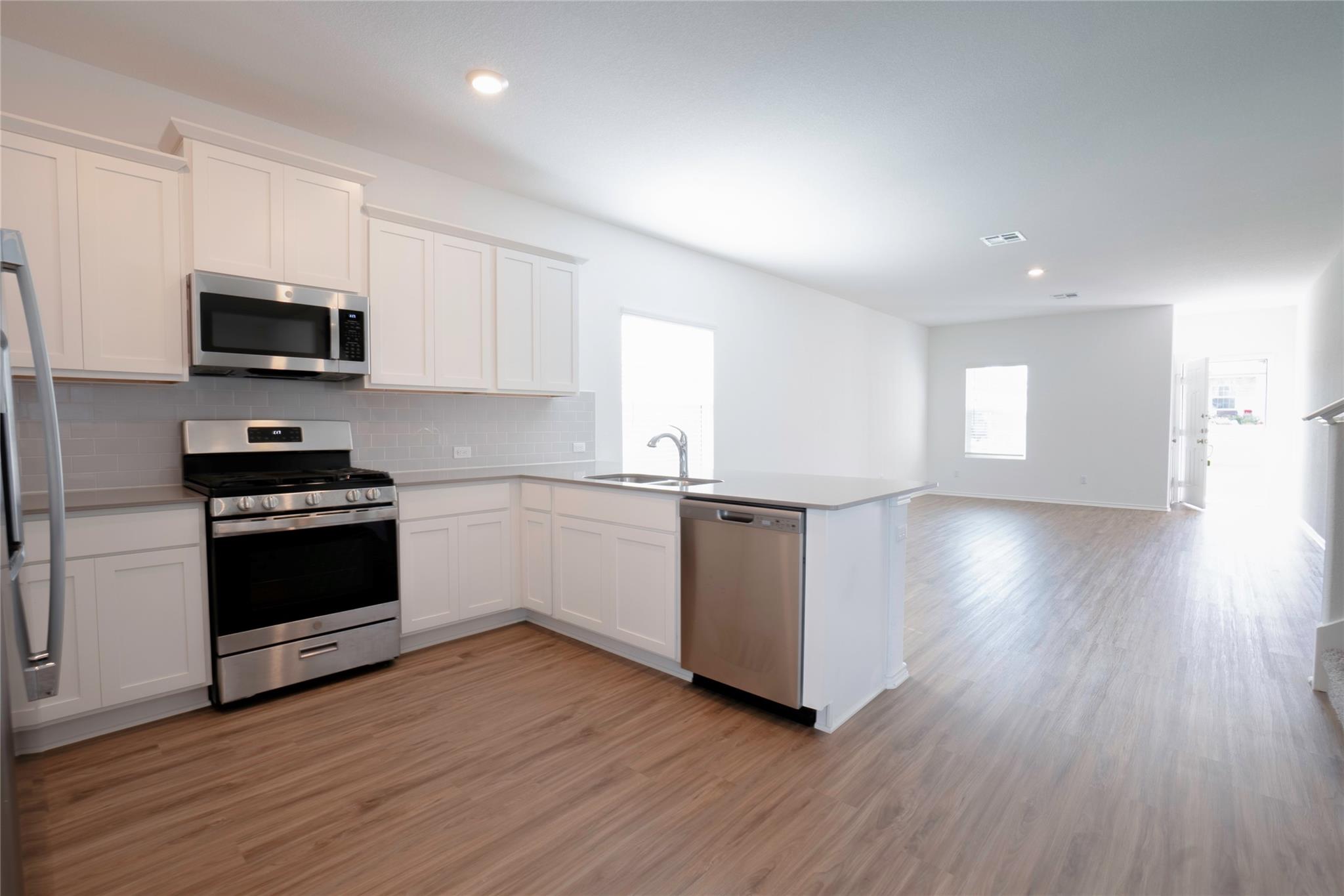 913 Legends Ln, Georgetown, TX 78628