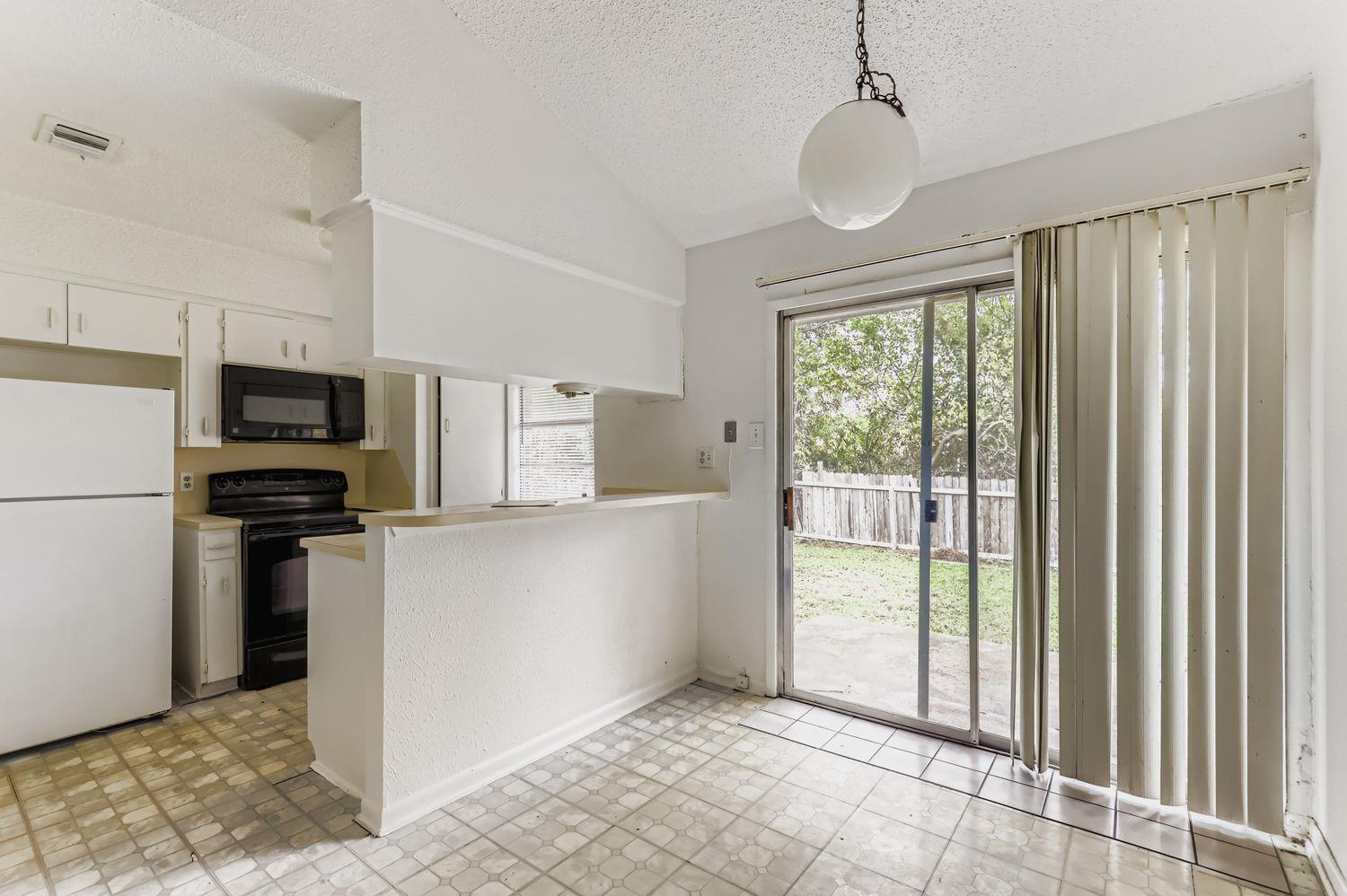 111 STUBBLEFIELD Dr, Elgin, TX 78621