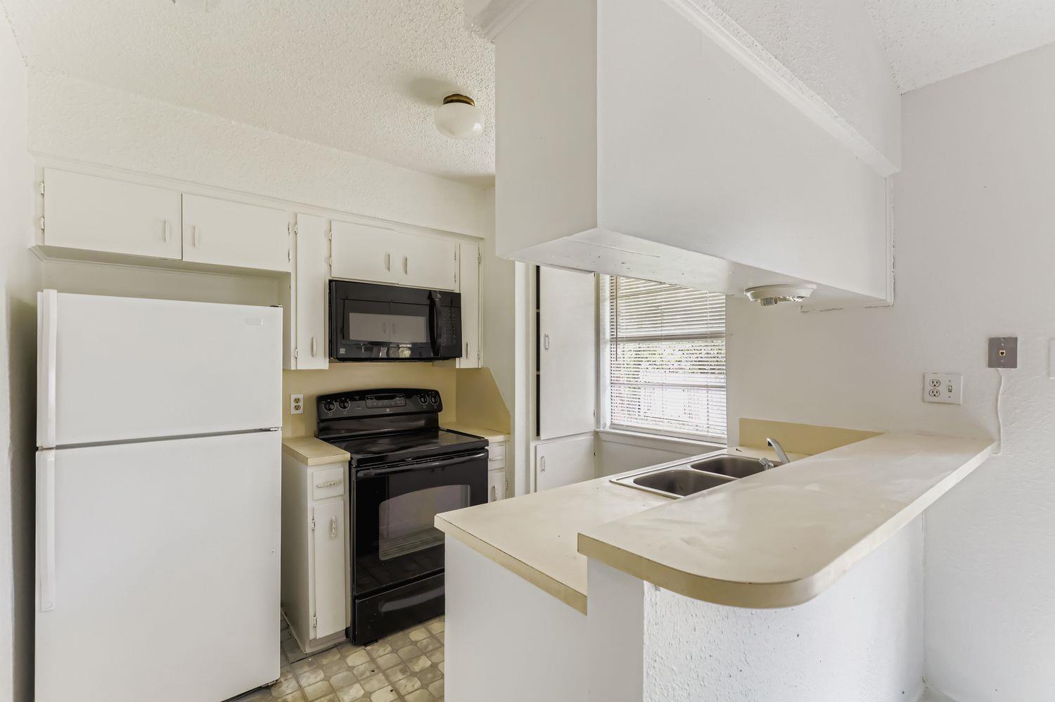 111 STUBBLEFIELD Dr, Elgin, TX 78621