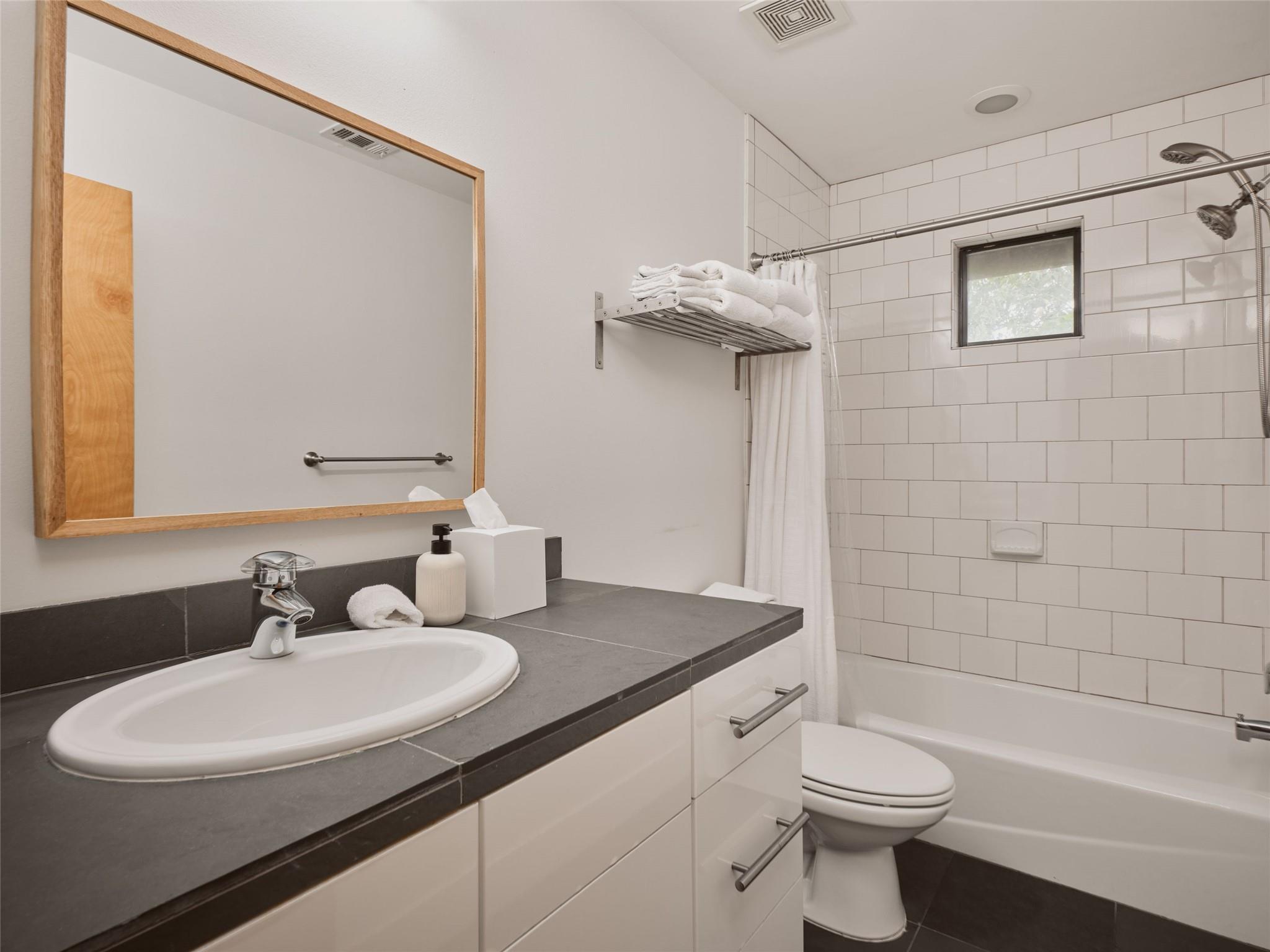 2002 E 13th St # A, Austin, TX 78702