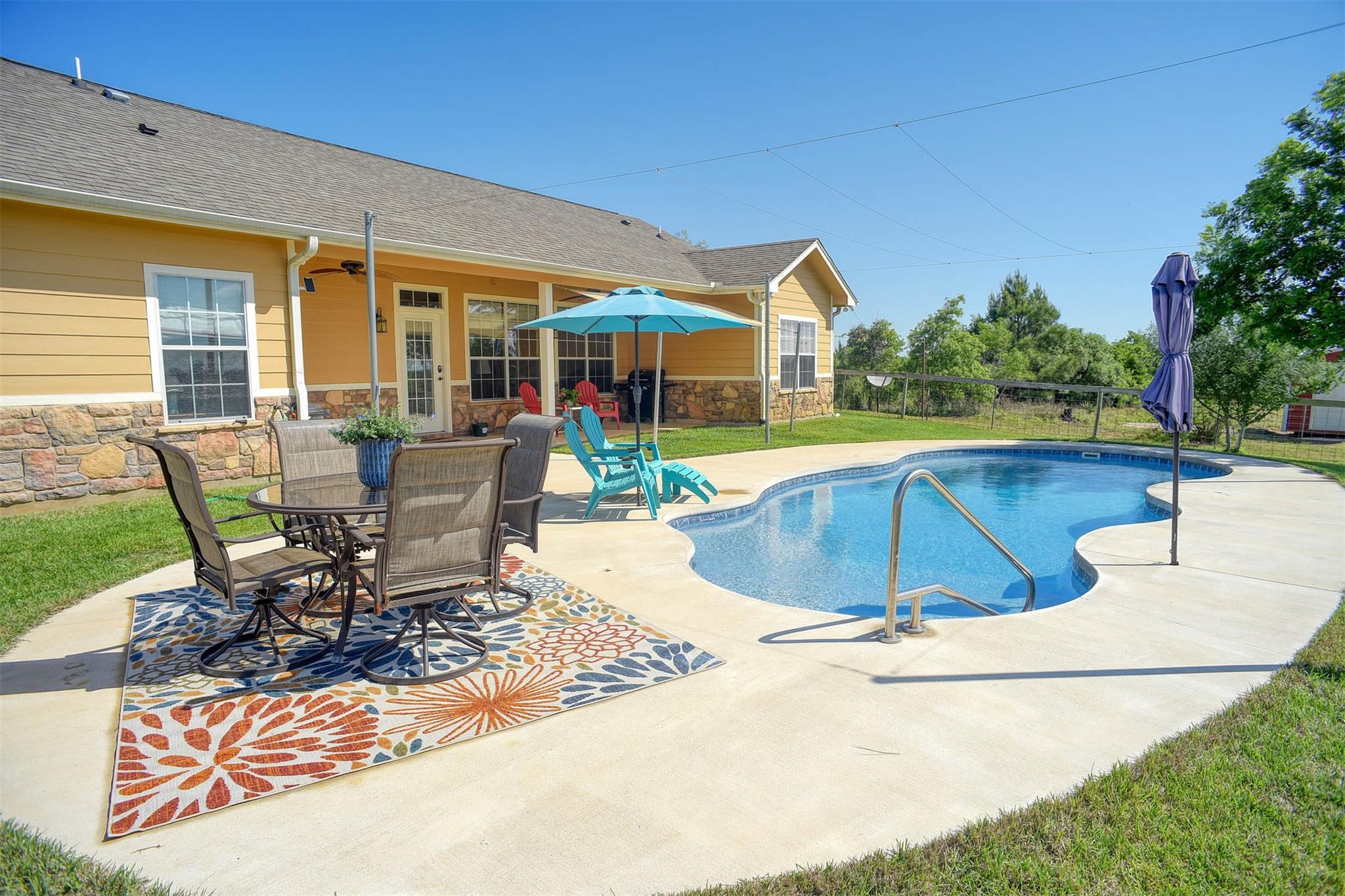 937 Highway 21 E, Bastrop, TX 78602