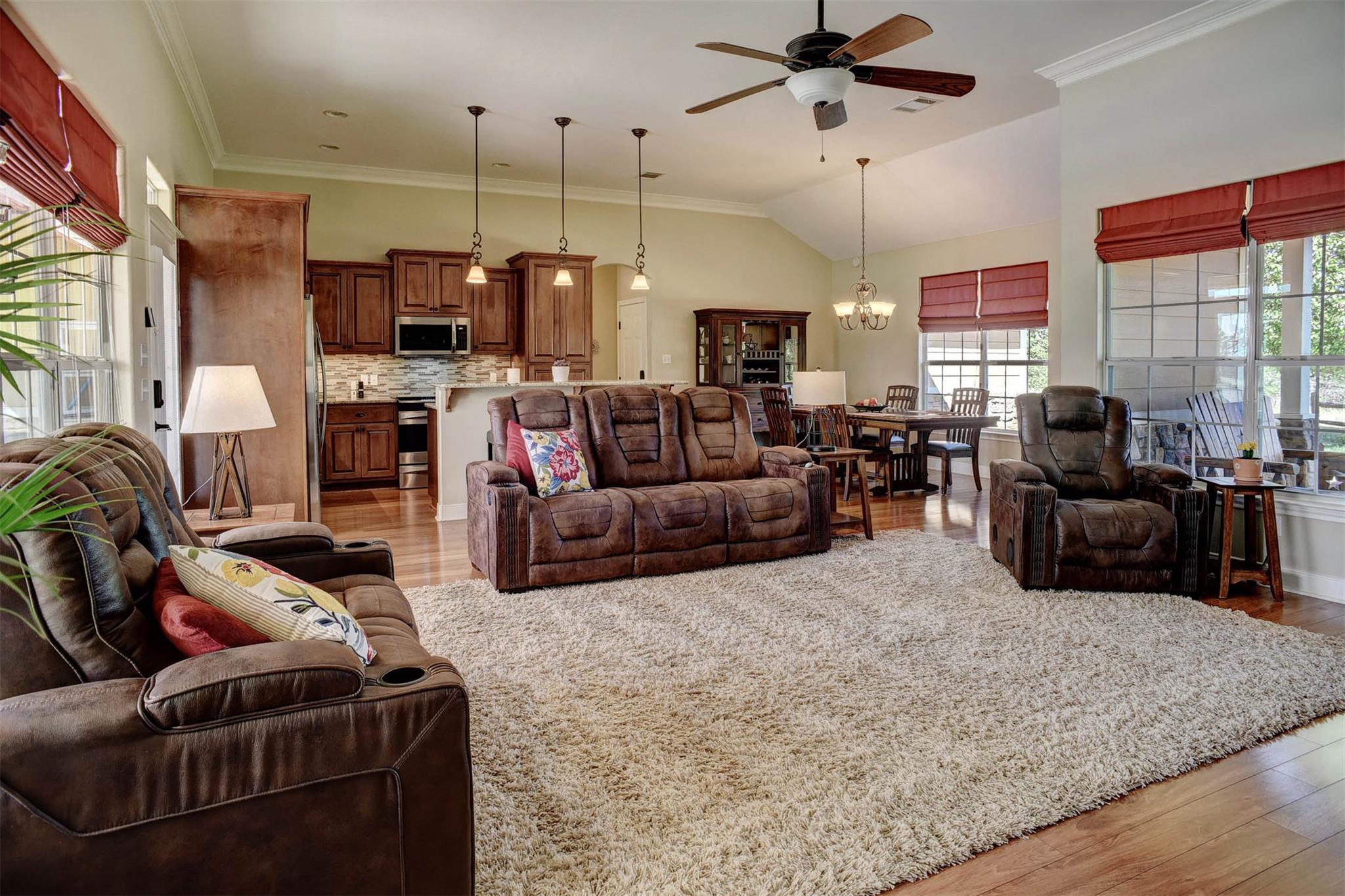 937 Highway 21 E, Bastrop, TX 78602