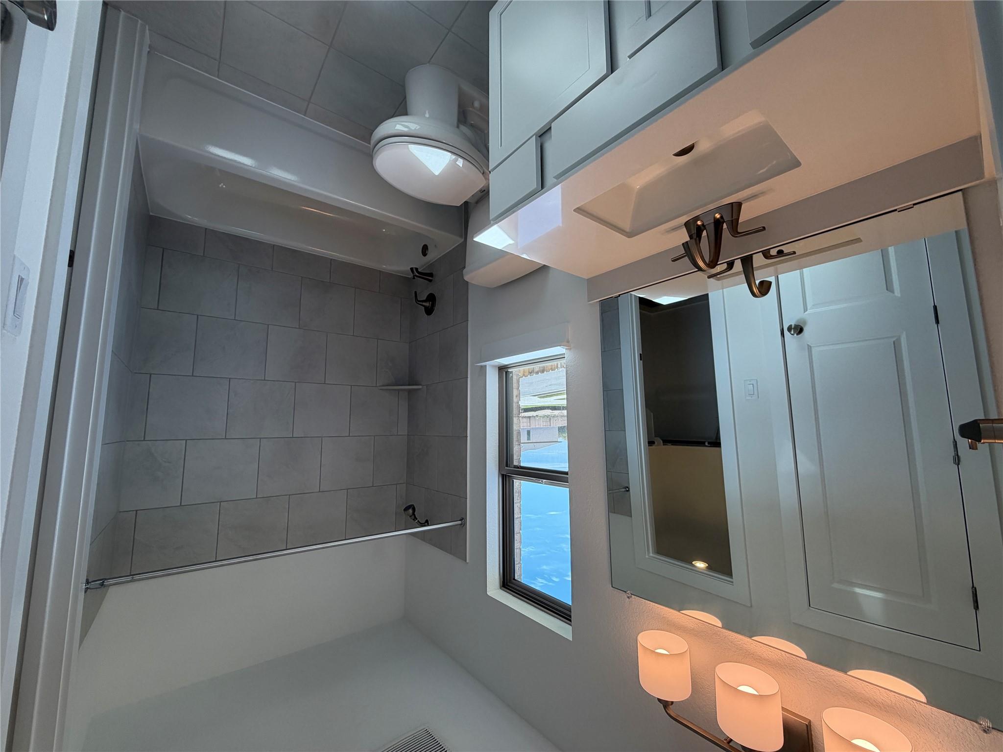 101 Gibbs Dr, Liberty Hill, TX 78642