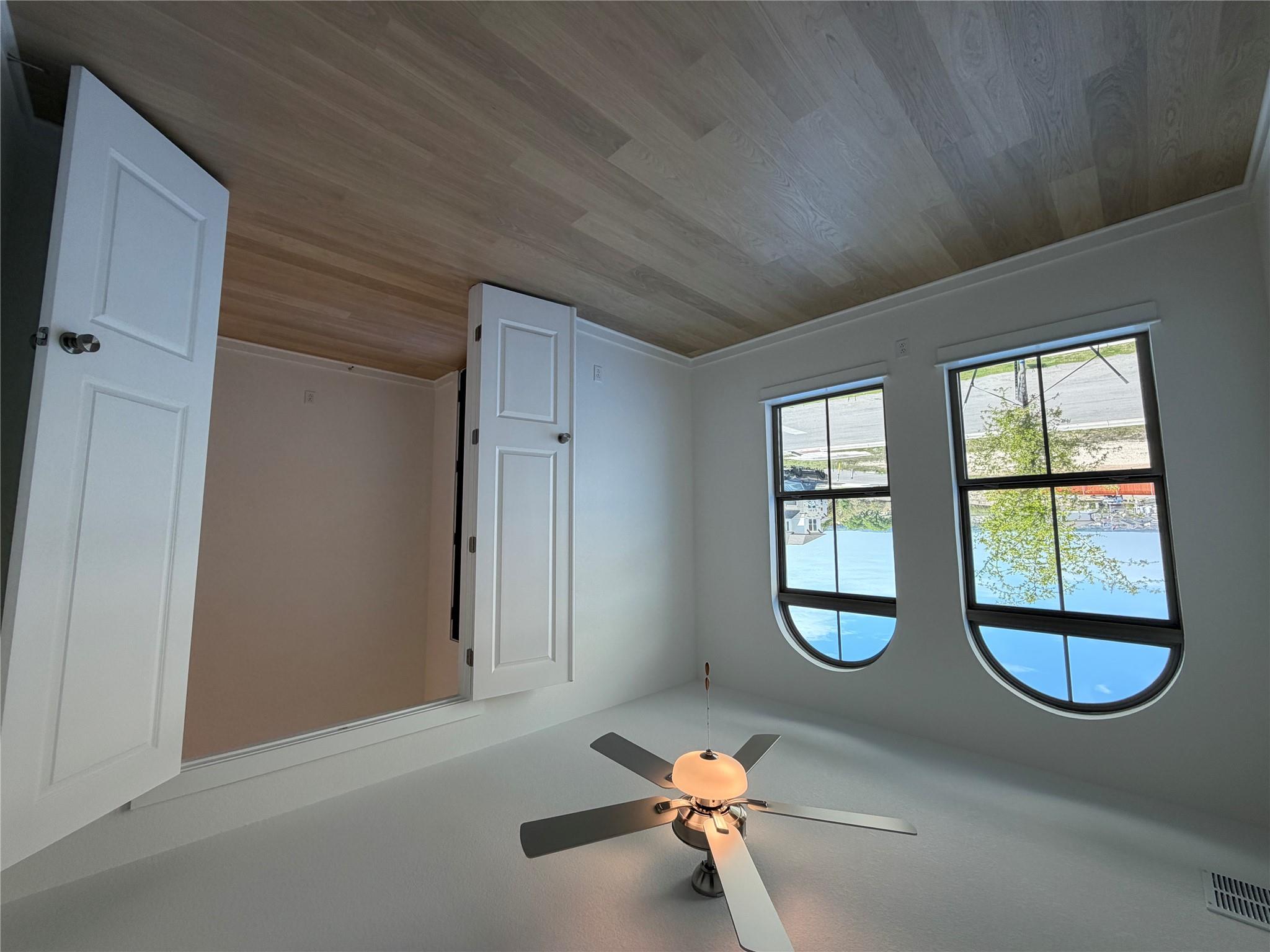 101 Gibbs Dr, Liberty Hill, TX 78642