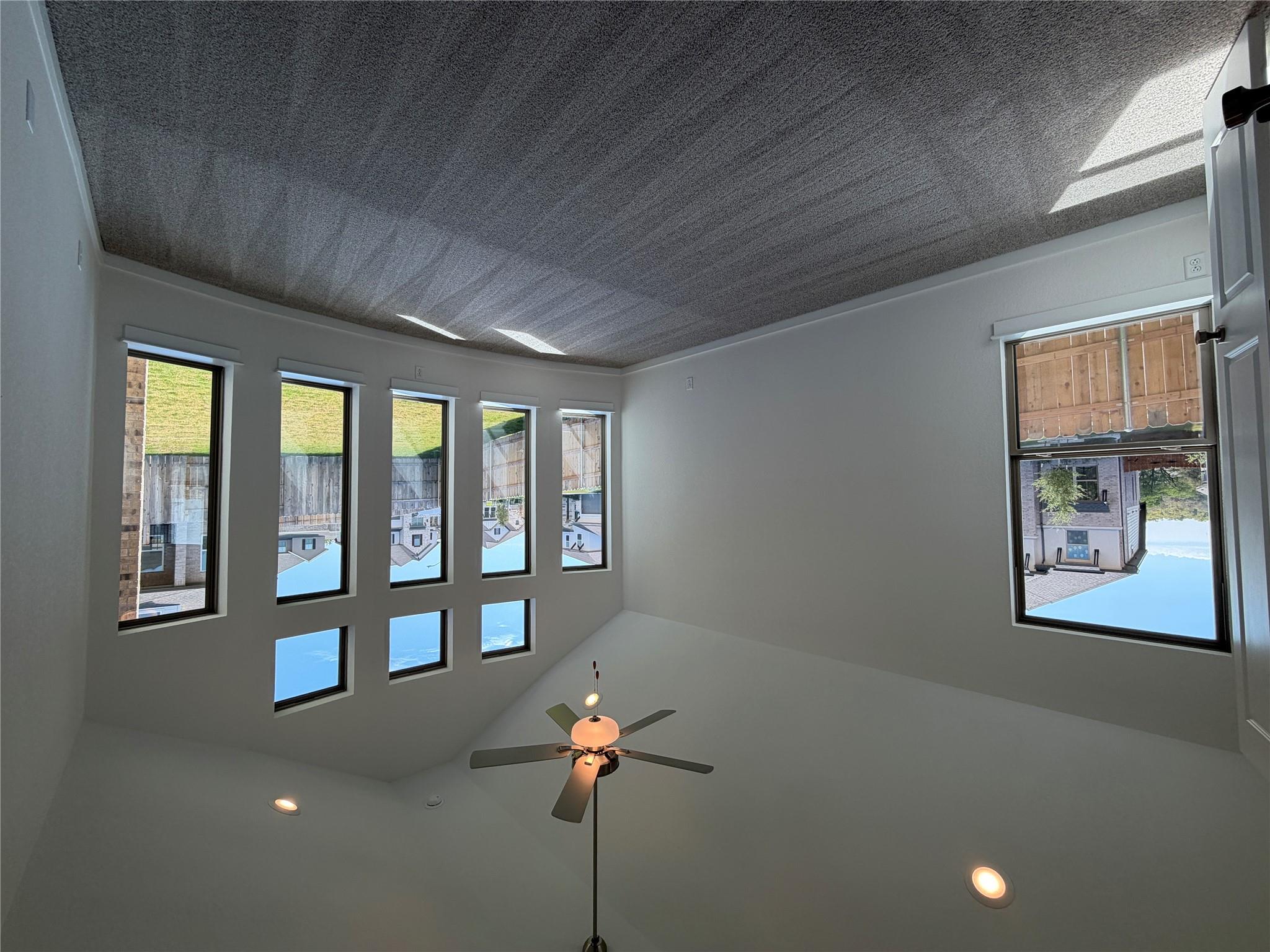 101 Gibbs Dr, Liberty Hill, TX 78642