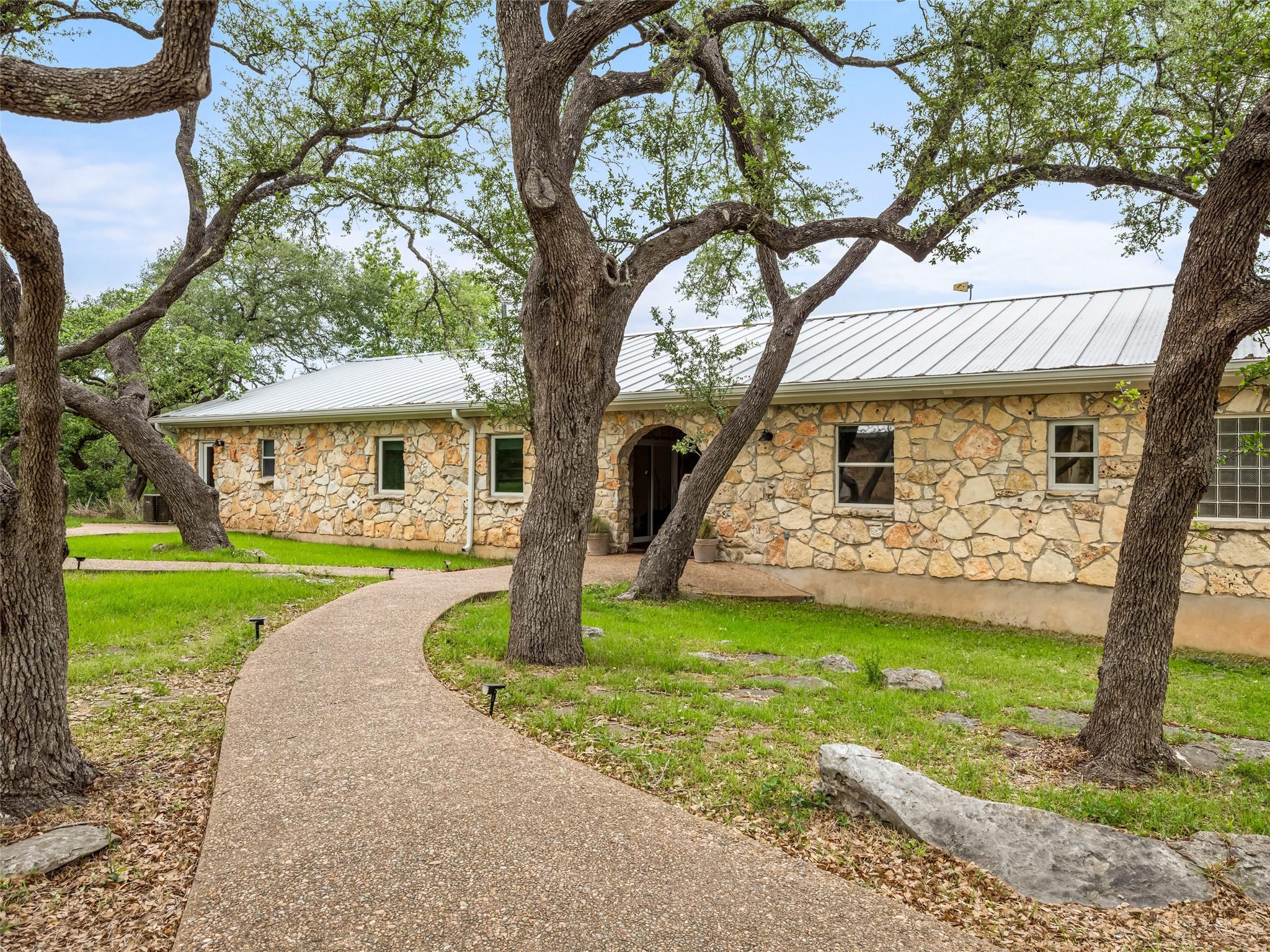 141 Lookout Dr, Wimberley, TX 78676