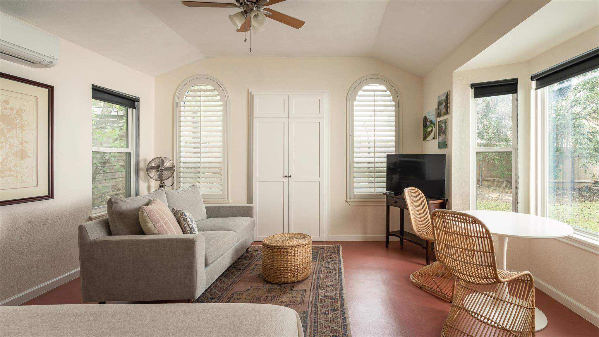 5207 Valley Oak Dr, Austin, TX 78731