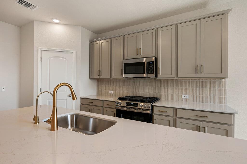 107 Coleto Trl, Cedar Creek, TX 78602