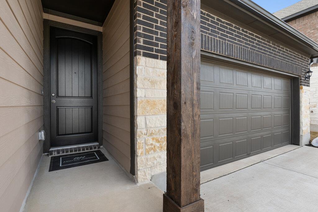 107 Coleto Trl, Cedar Creek, TX 78602