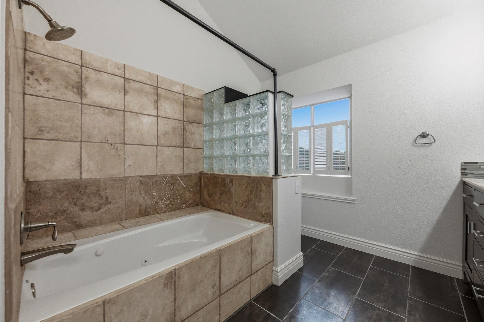 9312 Roxanna Dr, Austin, TX 78748