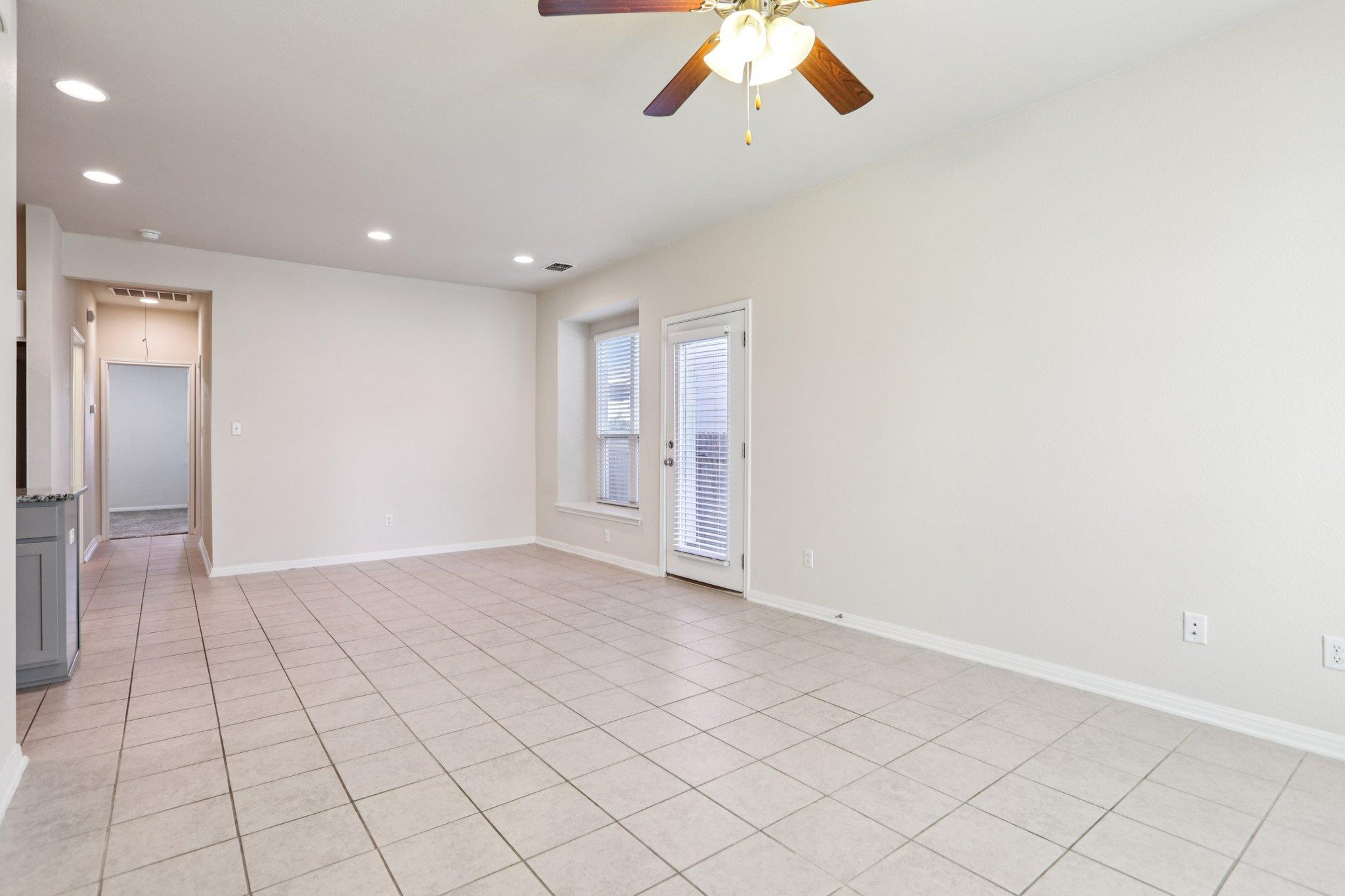 174 Friendship Oak Dr, San Marcos, TX 78666