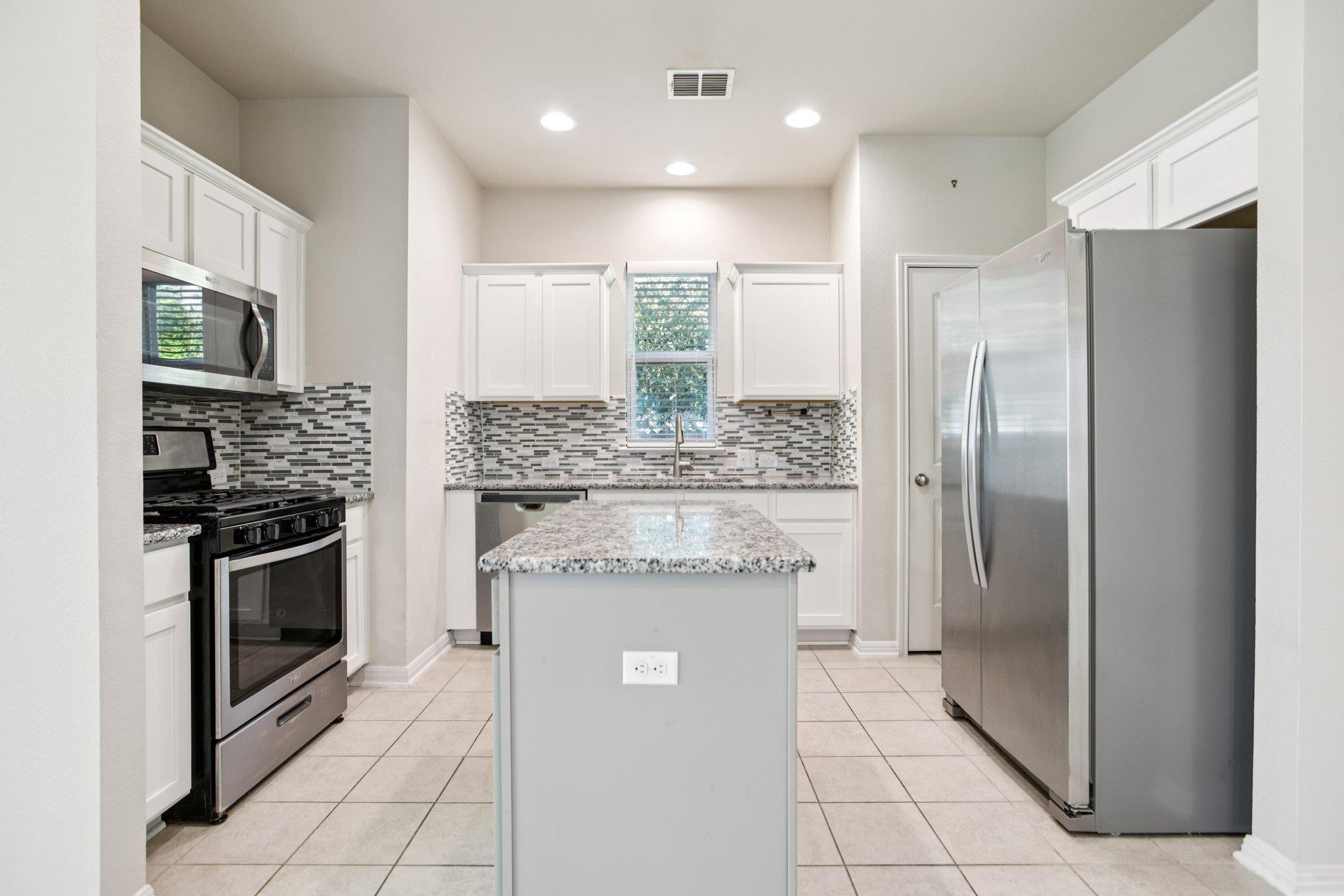 174 Friendship Oak Dr, San Marcos, TX 78666