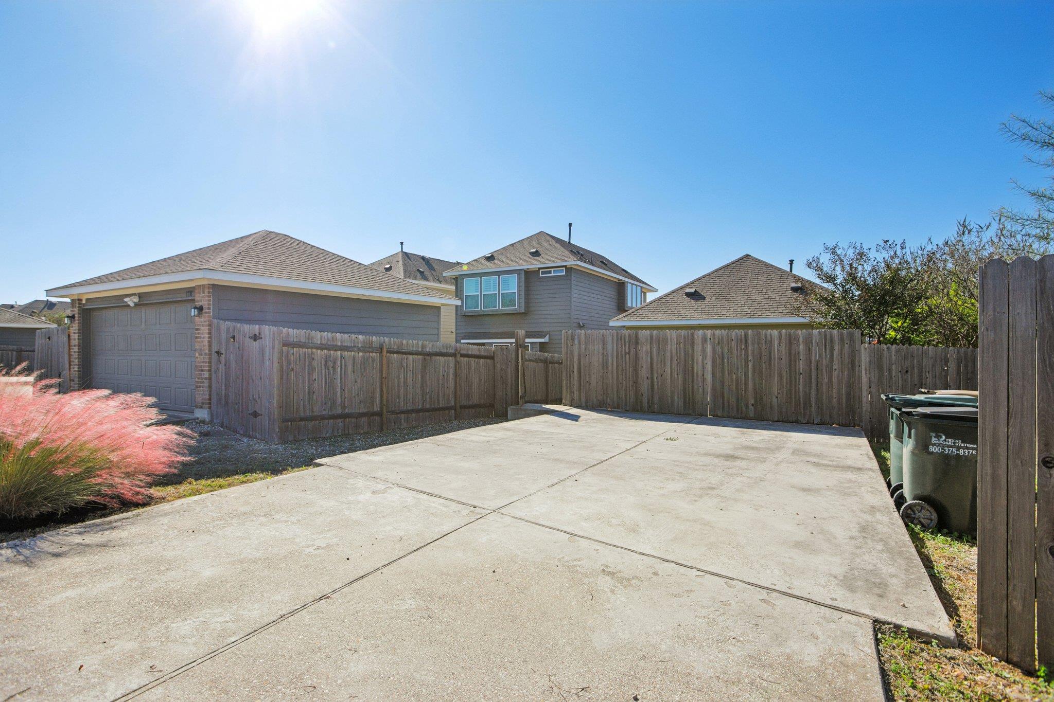 174 Friendship Oak Dr, San Marcos, TX 78666