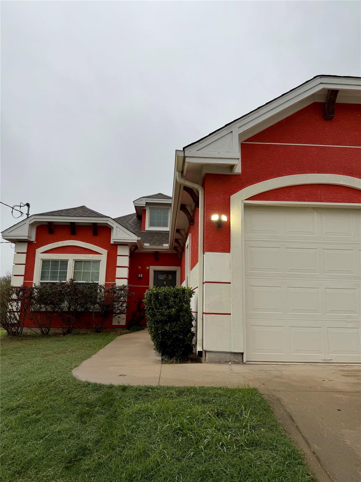 398 Mesa Dr # C, Del Valle, TX 78617