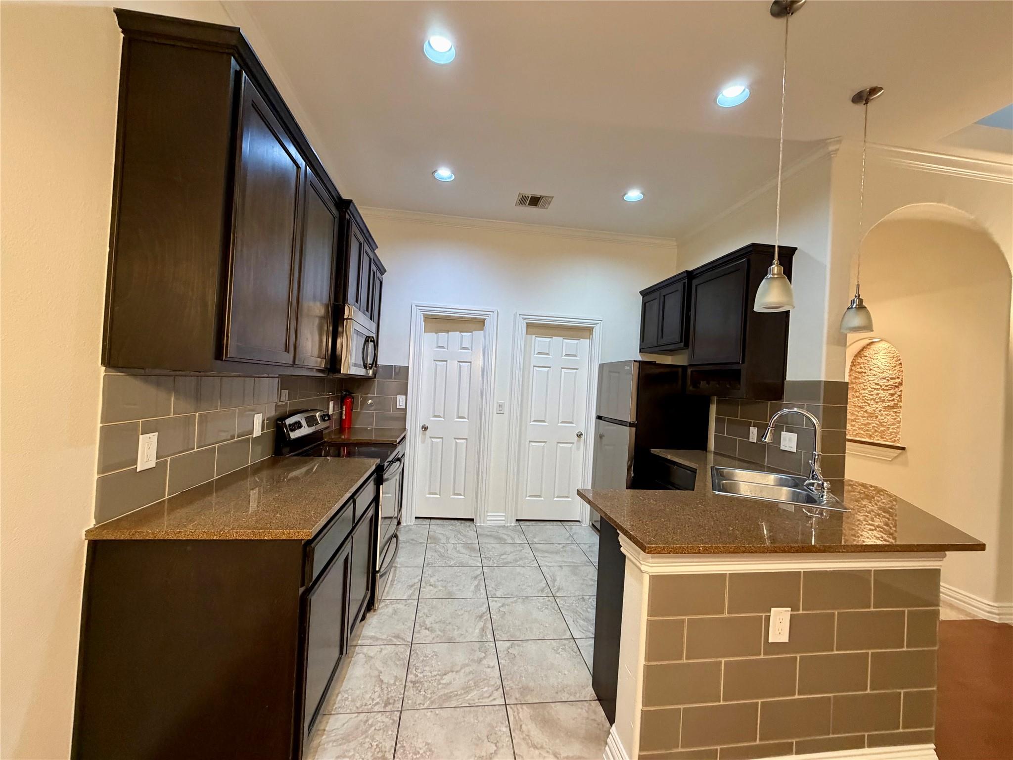 398 Mesa Dr # C, Del Valle, TX 78617