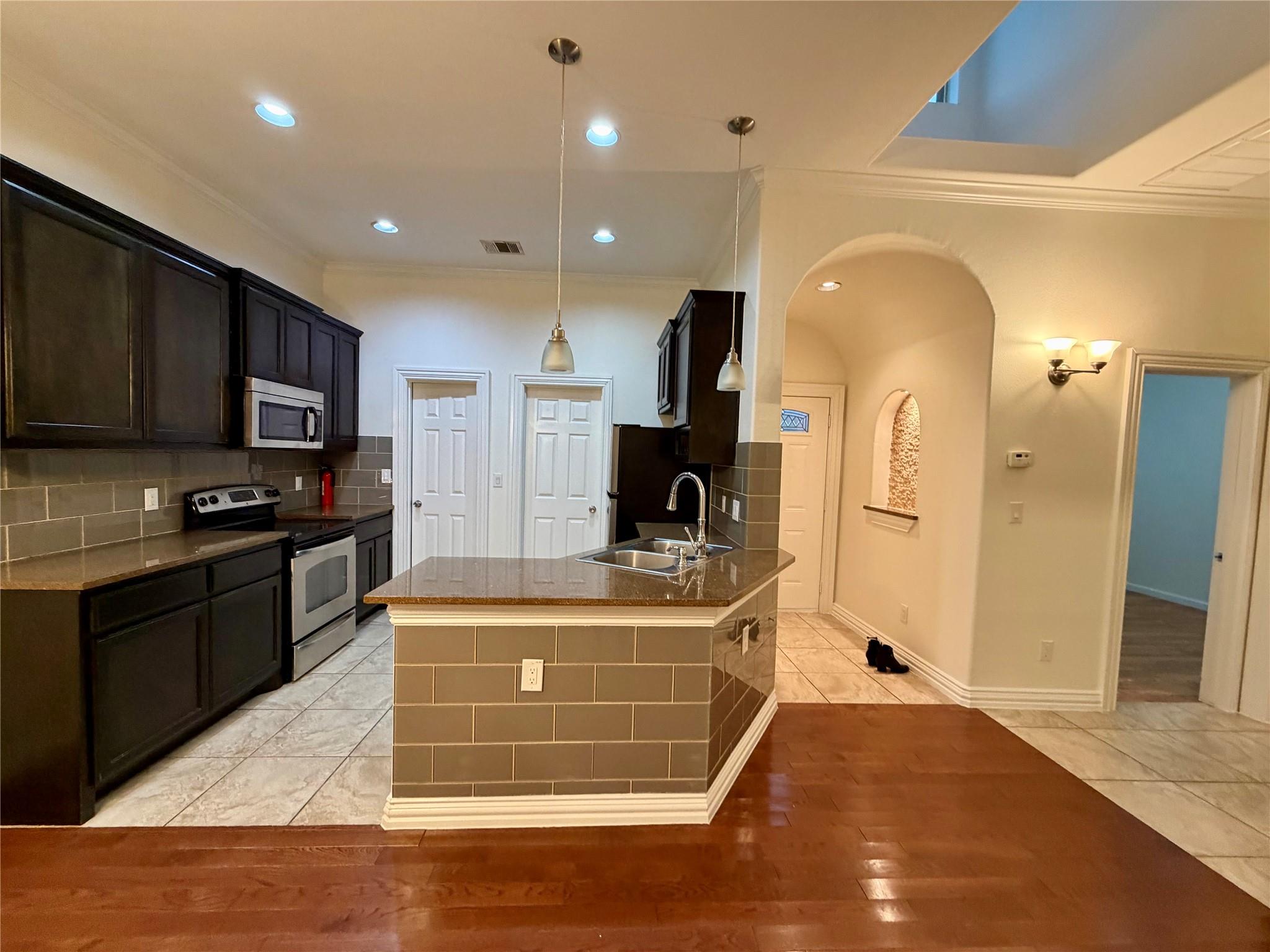 398 Mesa Dr # C, Del Valle, TX 78617