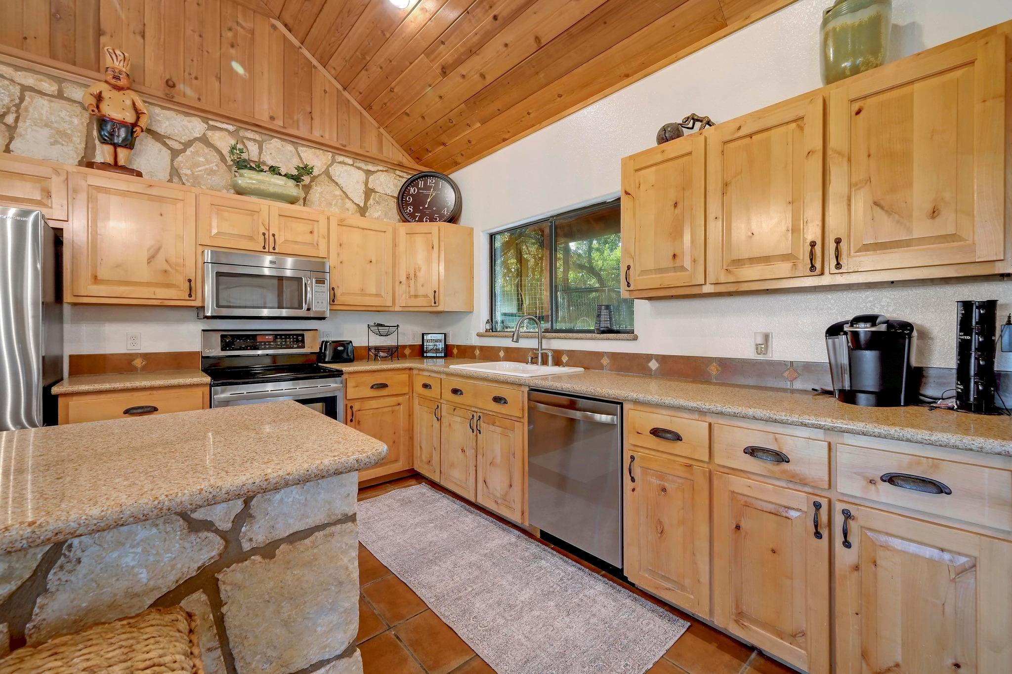 401 Madrone Canyon Dr, Dripping Springs, TX 78620