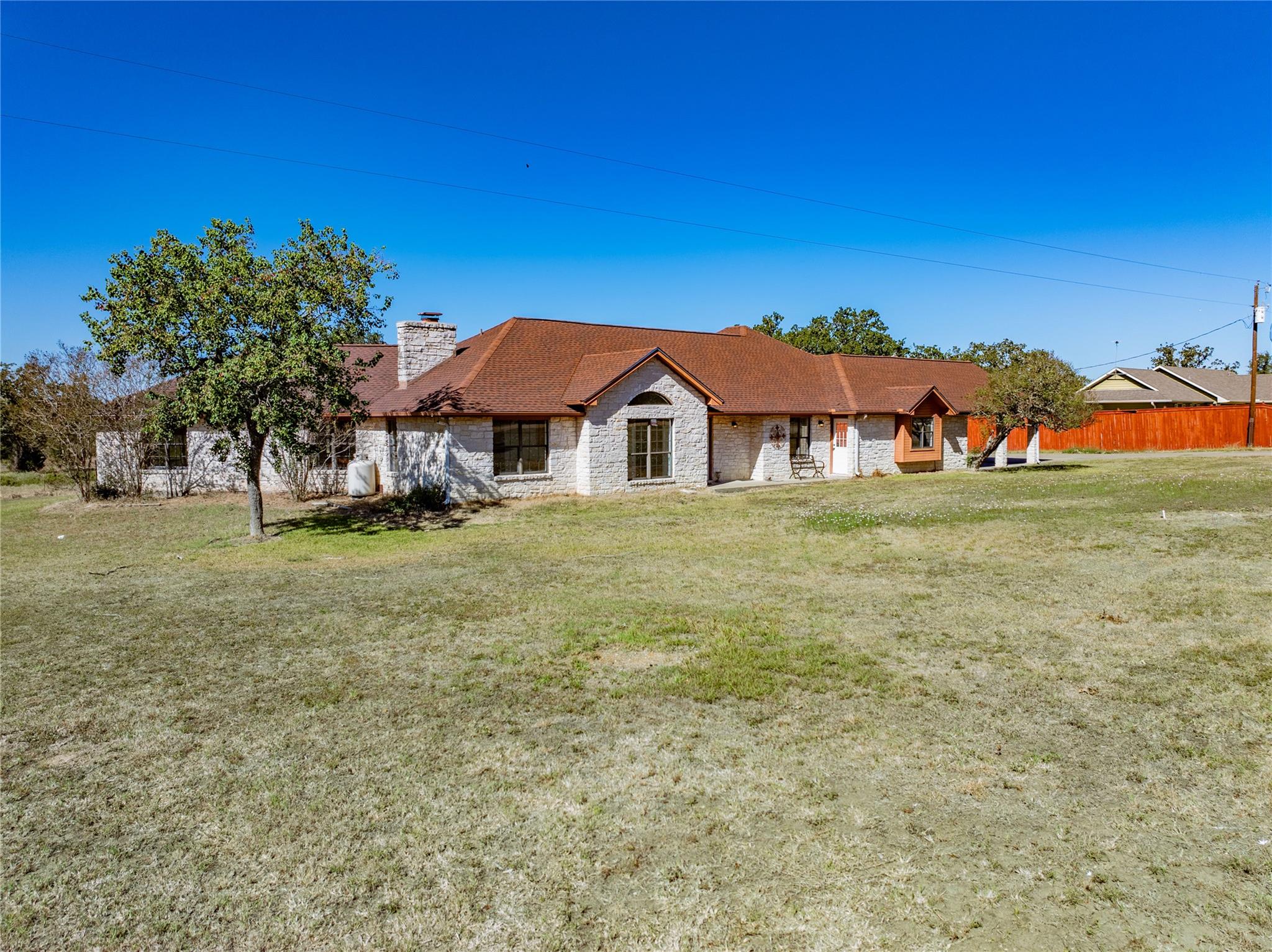 407 North Raymond Rd, La Grange, TX 78945