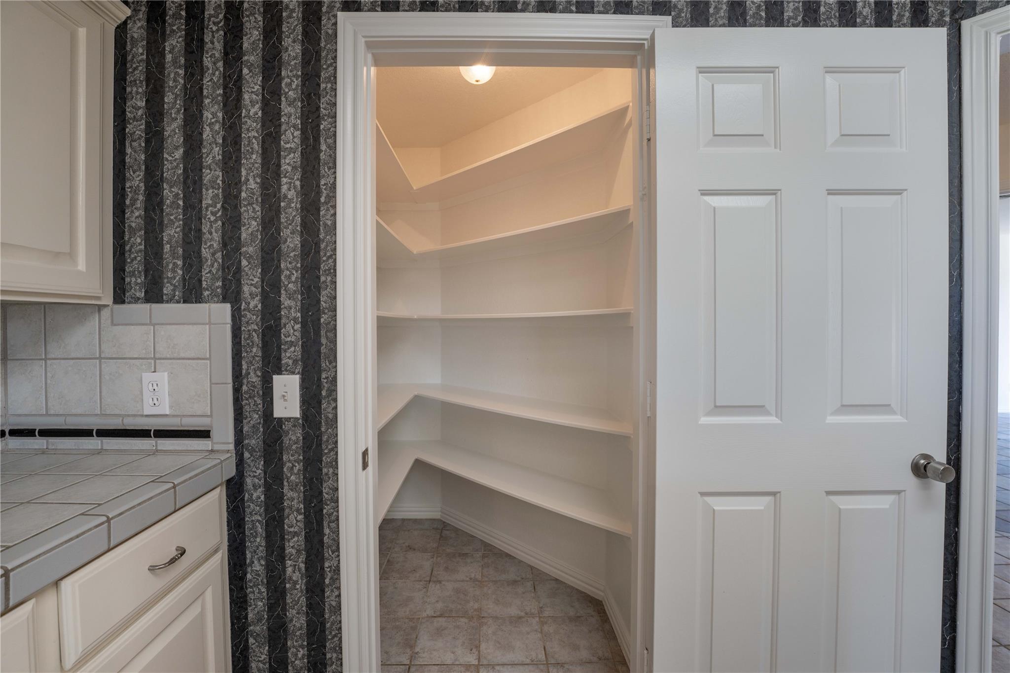 407 North Raymond Rd, La Grange, TX 78945